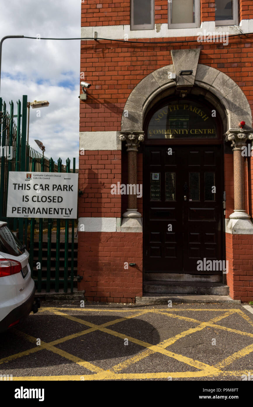 Die Stadt Cork, Irland. Juli 2018 19. DC 19-7-18, weiße Straße Parkplatz schließt hohe Anstieg sozialer Wohnungsbau, Cork City zu machen. Gestern morgen Cork City Rat geschlossen weiße Straße Parkplatz weg für sozialen Wohnungsbau zu machen. Der Parkplatz war in der Stadt für seine bunten Graffiti Wandmalereien, Parkplatz Überdachter bekannt. Der Parkplatz hat eine Kapazität von 87 Räumen, die an die 30 Räume, die in der Nähe der alten Finanzamt auf Sullivans Quay verloren waren, hinzu. Diese rased die Zahl der Plätze in der Stadt verloren zu 107. Damian Coleman,. Credit: Damian Coleman/Alamy leben Nachrichten Stockfoto