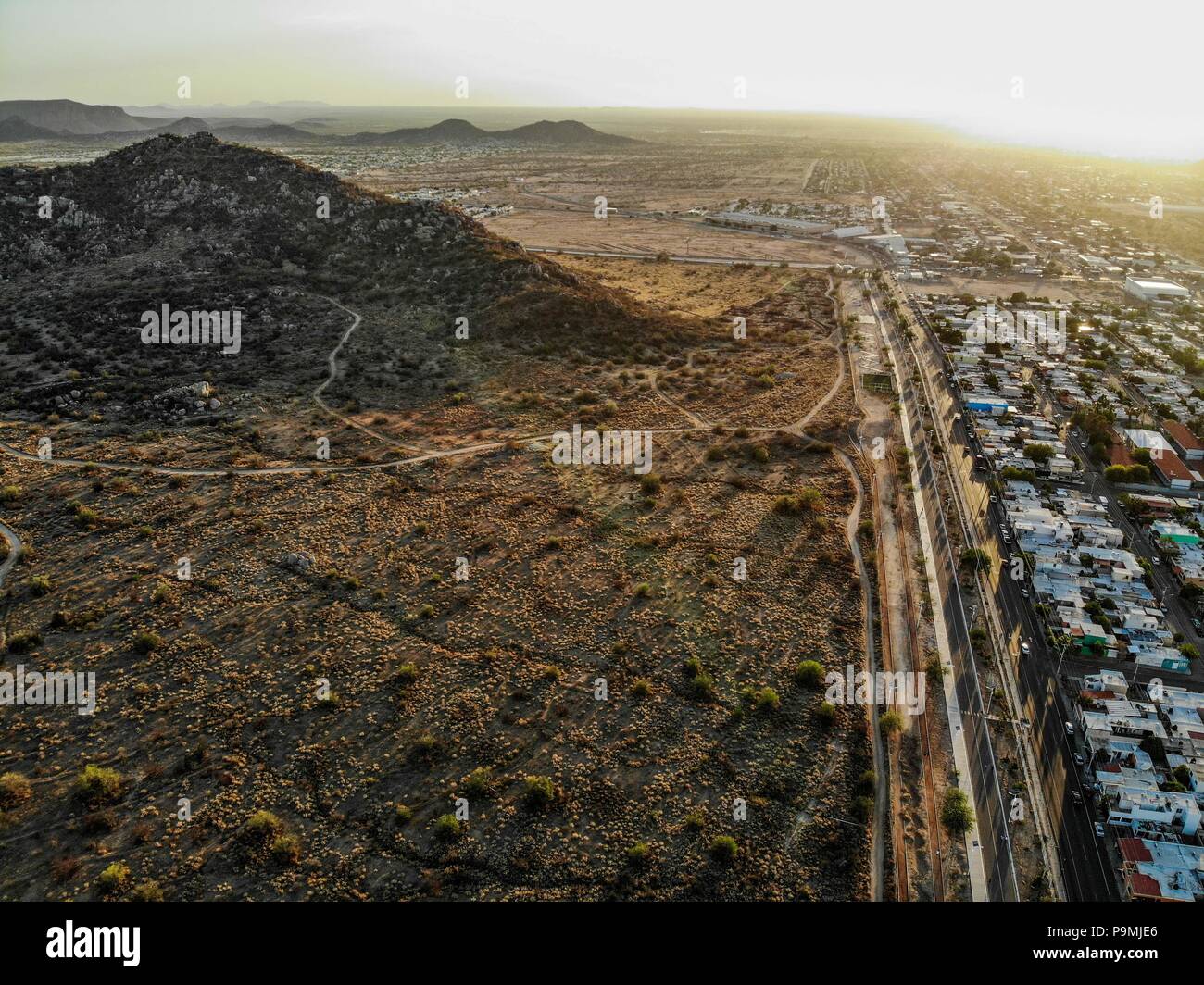 Vista aérea Centro Ecológico, CEDES y la colonia Cuahutemoc de Hermosillo Foto: (NortePhoto/LuisGutierrez) ... Keywords: dji, Aérea, djimavic, mavicair, Luftbild, Luftaufnahmen, Paisaje Urbano, fotografia, Foto aérea Aérea, urbanístico, Urbano, urban, Plano, arquitectura, arquitectura, Diseño, Diseño arquitectónico, arquitectónico, Urbe, Ciudad, Kapital, Luz de Dia, dia Urbe, Ciudad, Hermosillo, urbane Landschaft, Landschaft urban Stockfoto