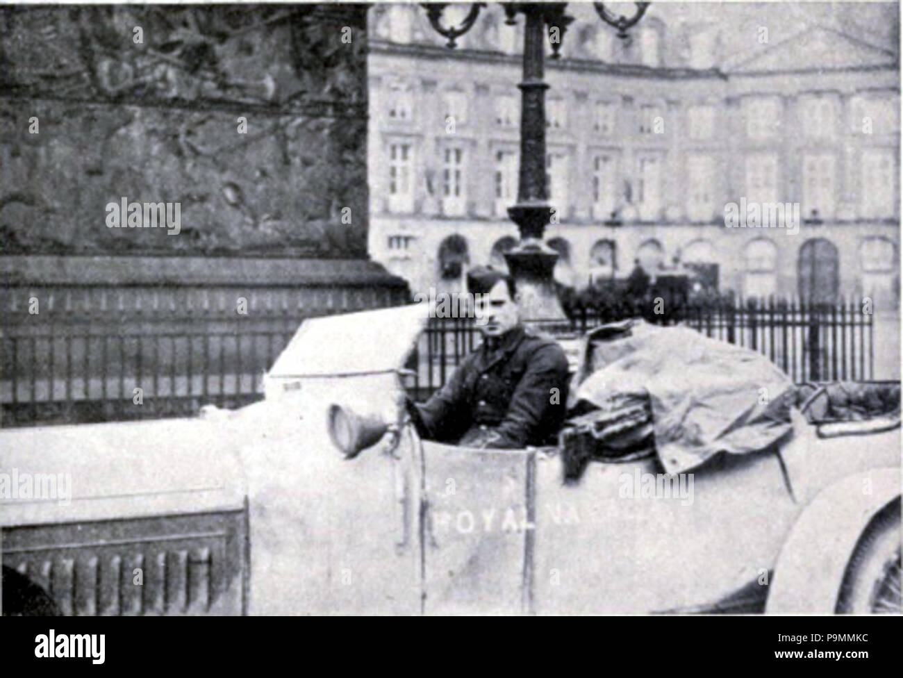 140 Anthony Wilding in Paris, Januar 1915, in seinem panzerwagen Stockfoto
