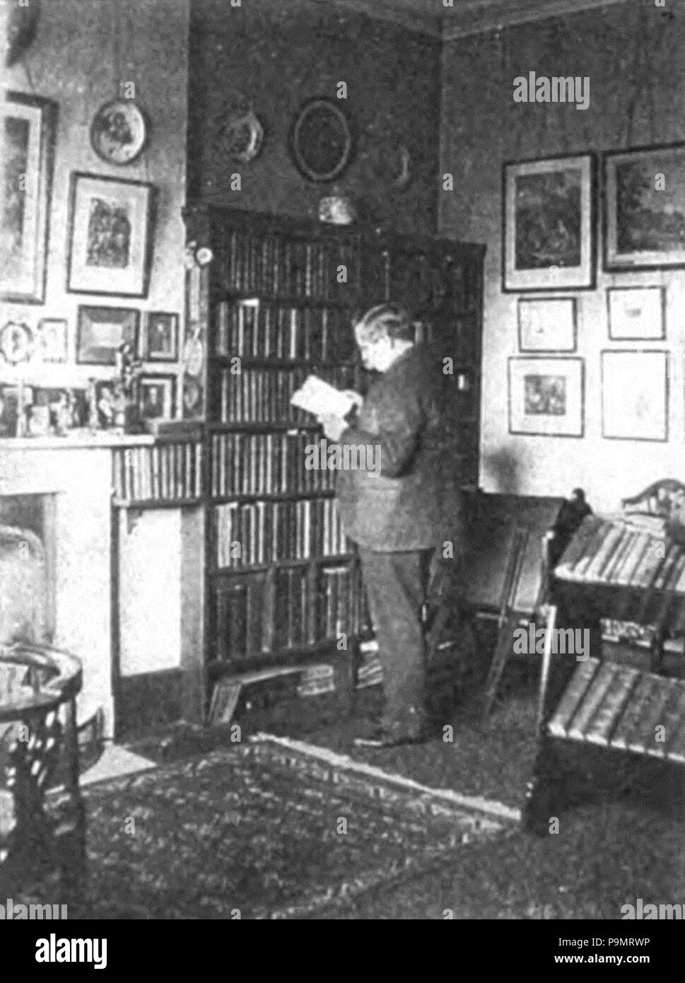 168 Austin Dobson in seiner Bibliothek Stockfoto