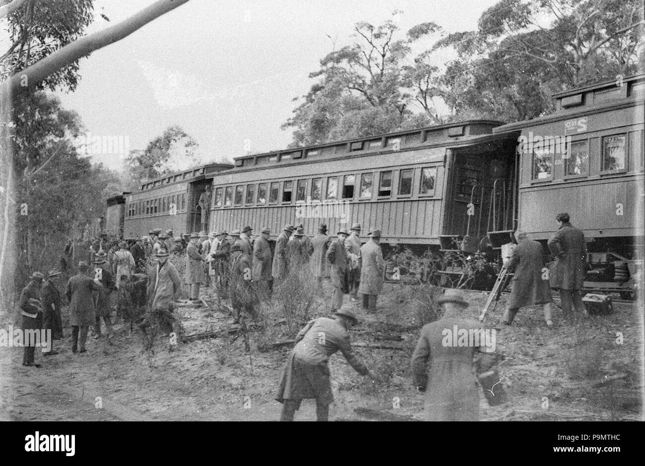 273 51233 SLNSW Drücker reiten auf Ausschreibung von kleinen Manometer loco auf Weise Schieferöl Raffinerie zu prüfen. Stockfoto