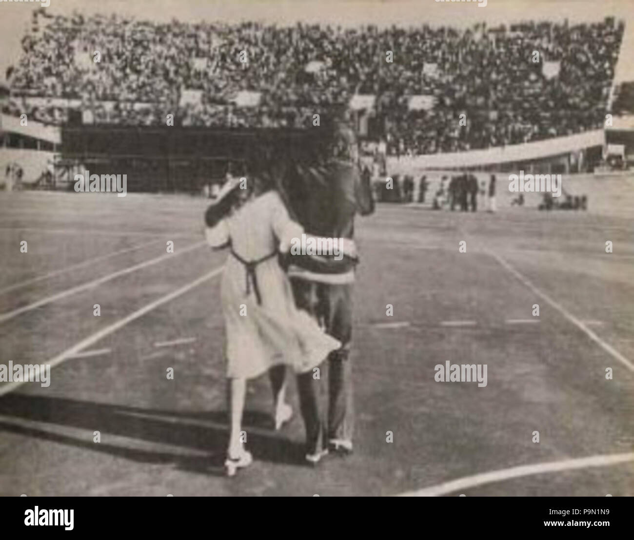 301 Spinetta y Cristina Bustmante (ca 1970) (Libro Almendra) Stockfoto