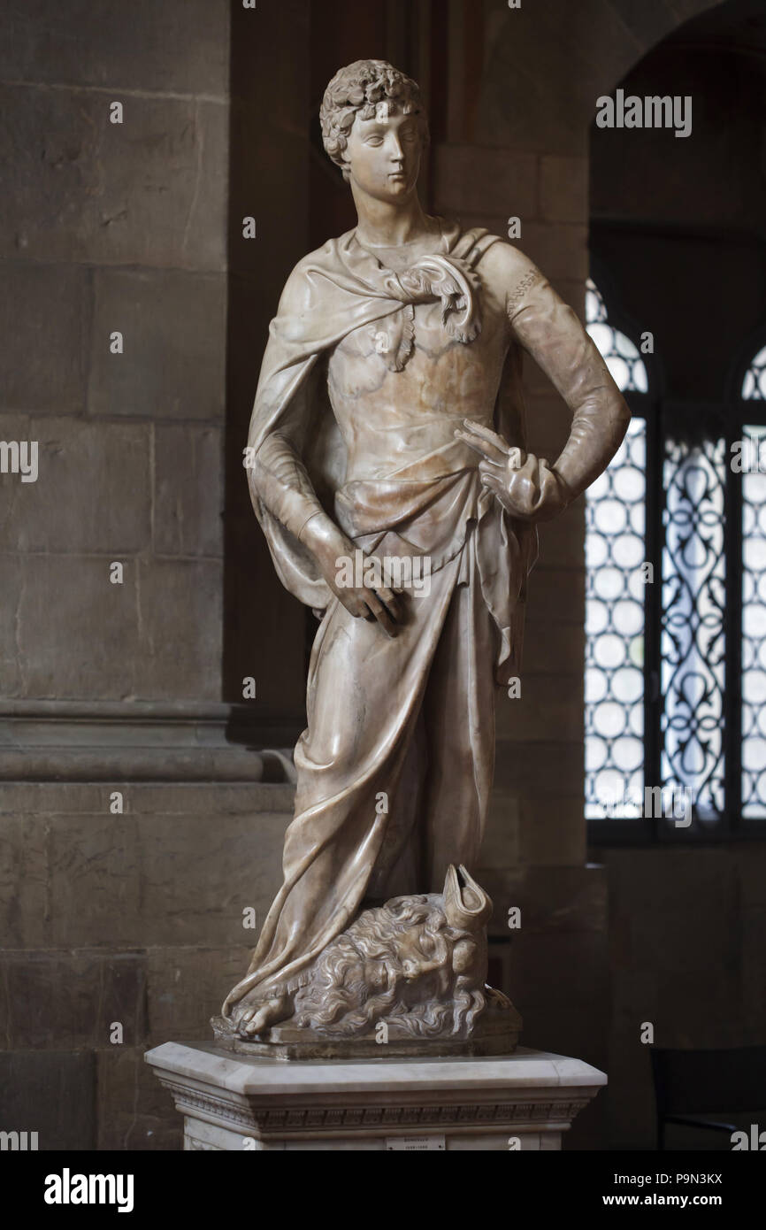 Marmor statue des David von der italienischen Renaissance Bildhauer Donatello (Ca. 1408), das auf dem Display im Bargello Museum (Museo Nazionale del Bargello) in Florenz, Toskana, Italien. Stockfoto
