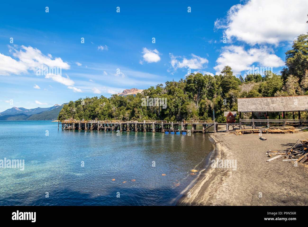 Pier am Arrayanes Nationalpark - Villa La Angostura, Patagonien, Argentinien Stockfoto