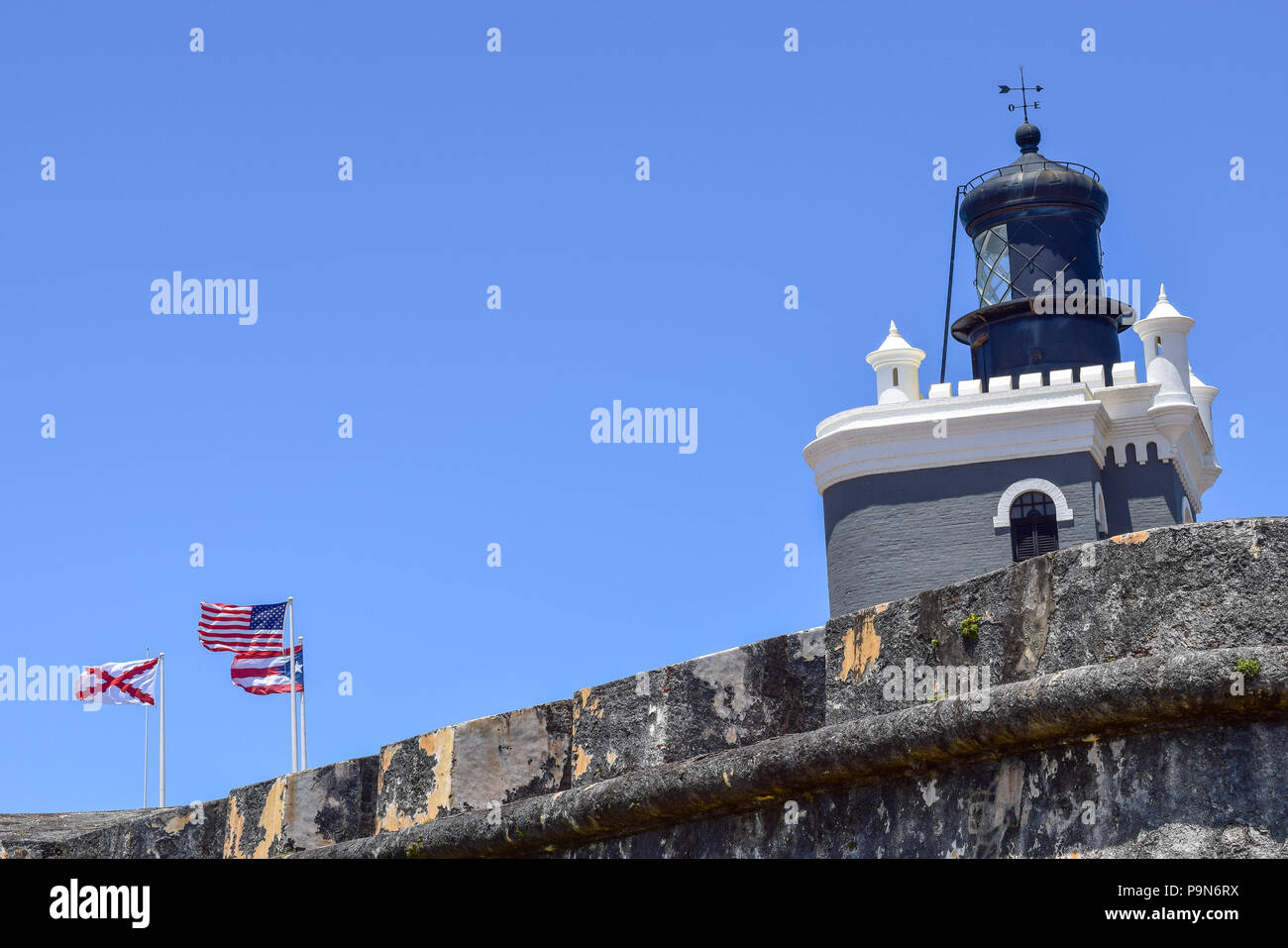 San Juan, Puerto Rico - 02 April 2014: Leuchtturm von Castillo San Felipe del Morro in der Altstadt von San Juan, Puerto Rico. Stockfoto