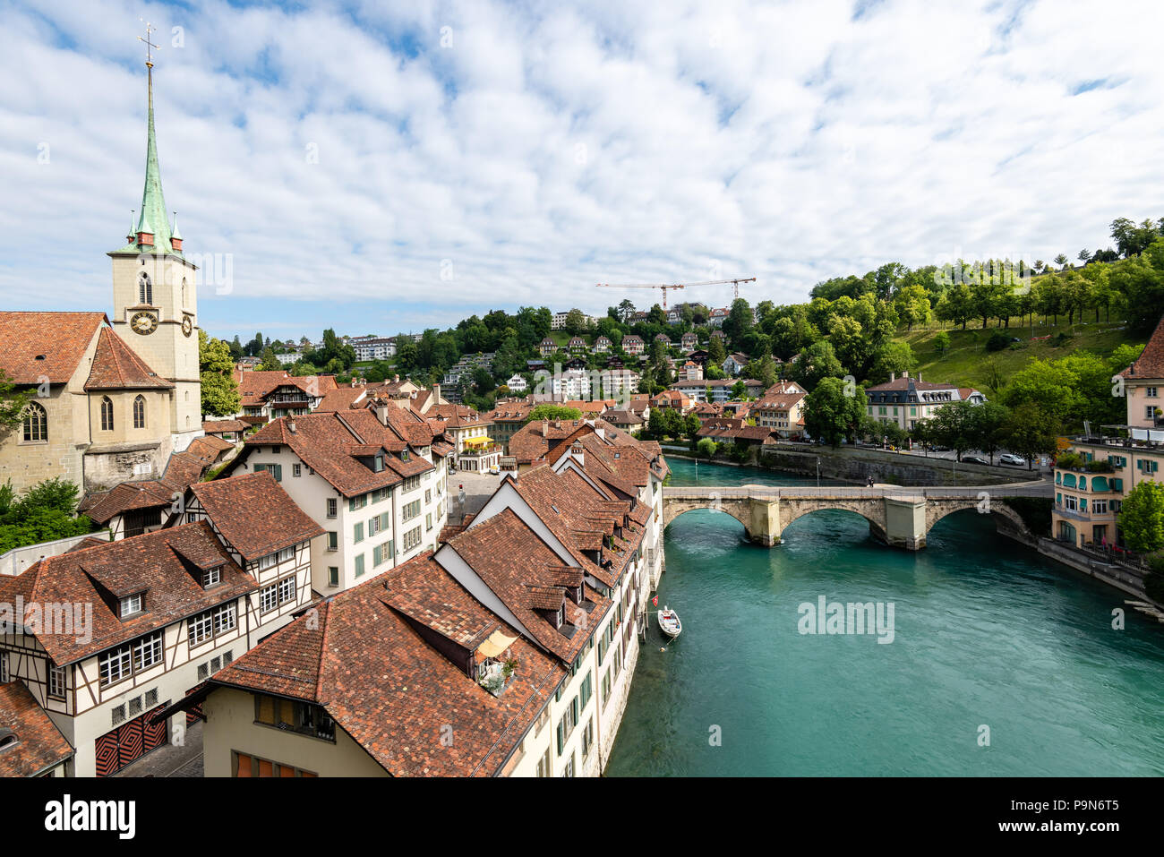 Bern, die Hauptstadt der Schweiz, ist um ein Gauner in der Aare gebaut ...
