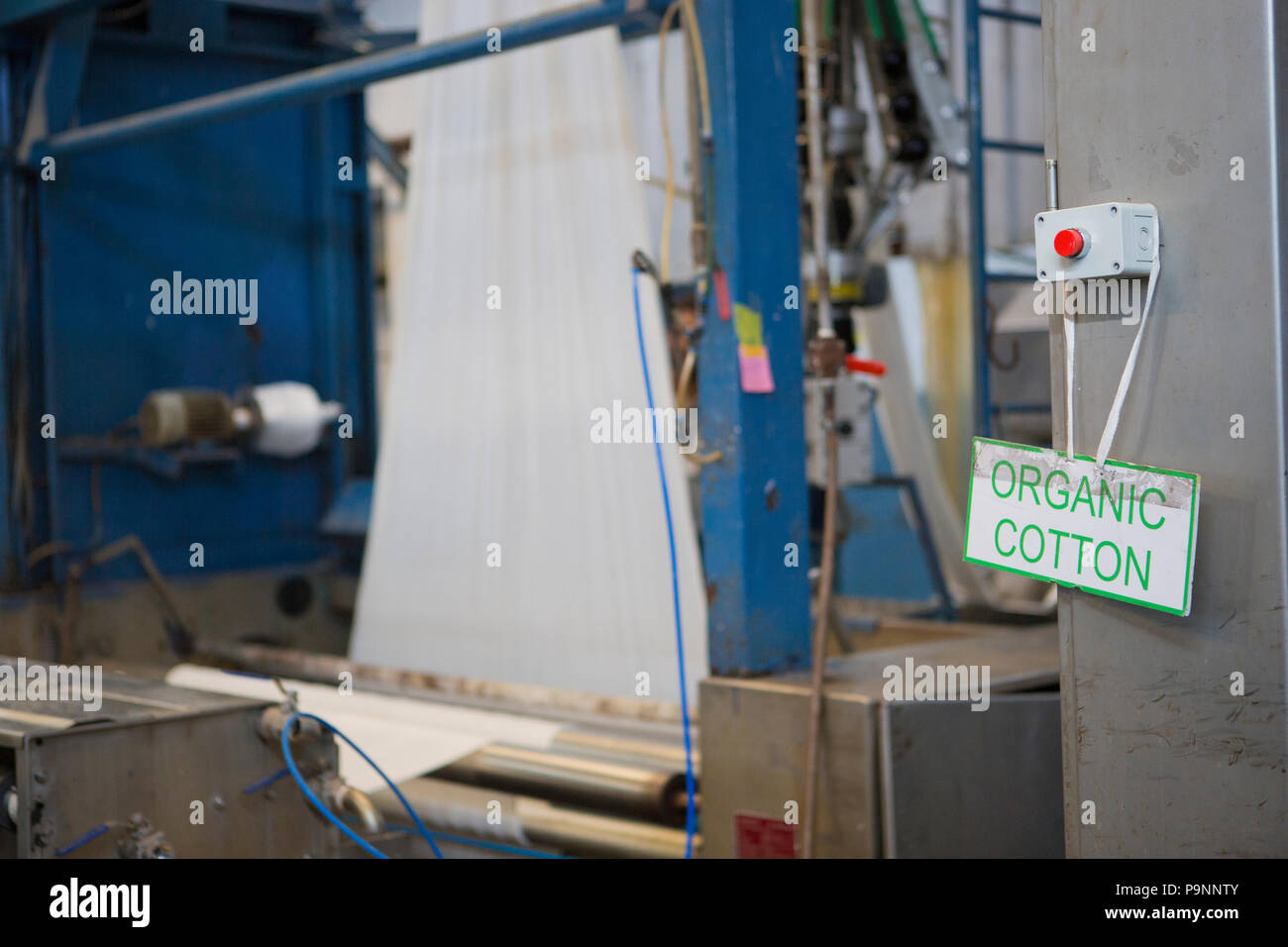 Organic Cotton in einer Textilfabrik, wo organische Baumwolle verwendet wird Kleidung zu machen, Indore, Indien gesponnen. Stockfoto