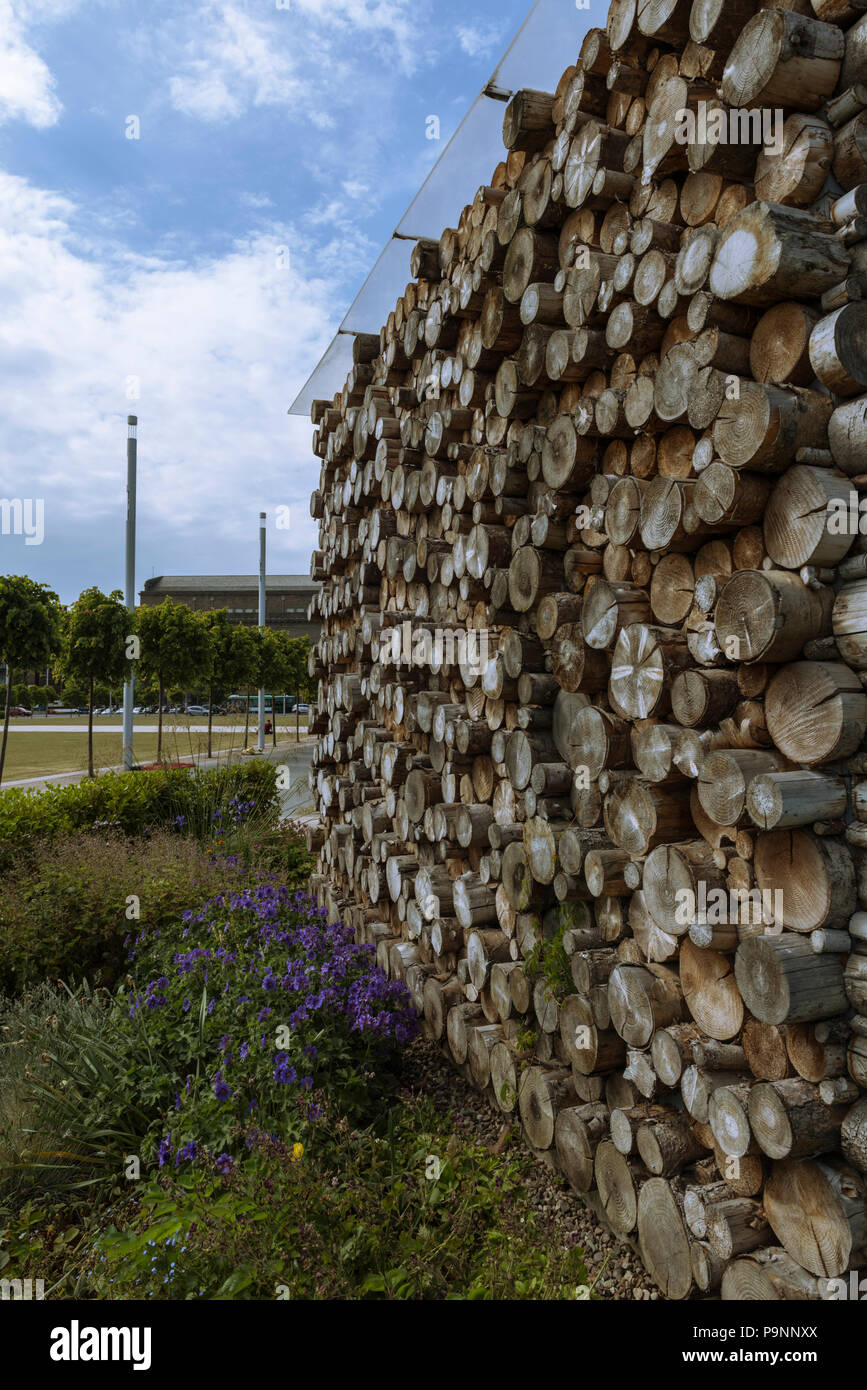 Das Protokoll Pavillon, entworfen von Kengo Kuma, ist einer der Pocket Gärten in Slessor Gärten, Teil von Dundee Waterfront Development, Dundee, Schottland, Großbritannien Stockfoto