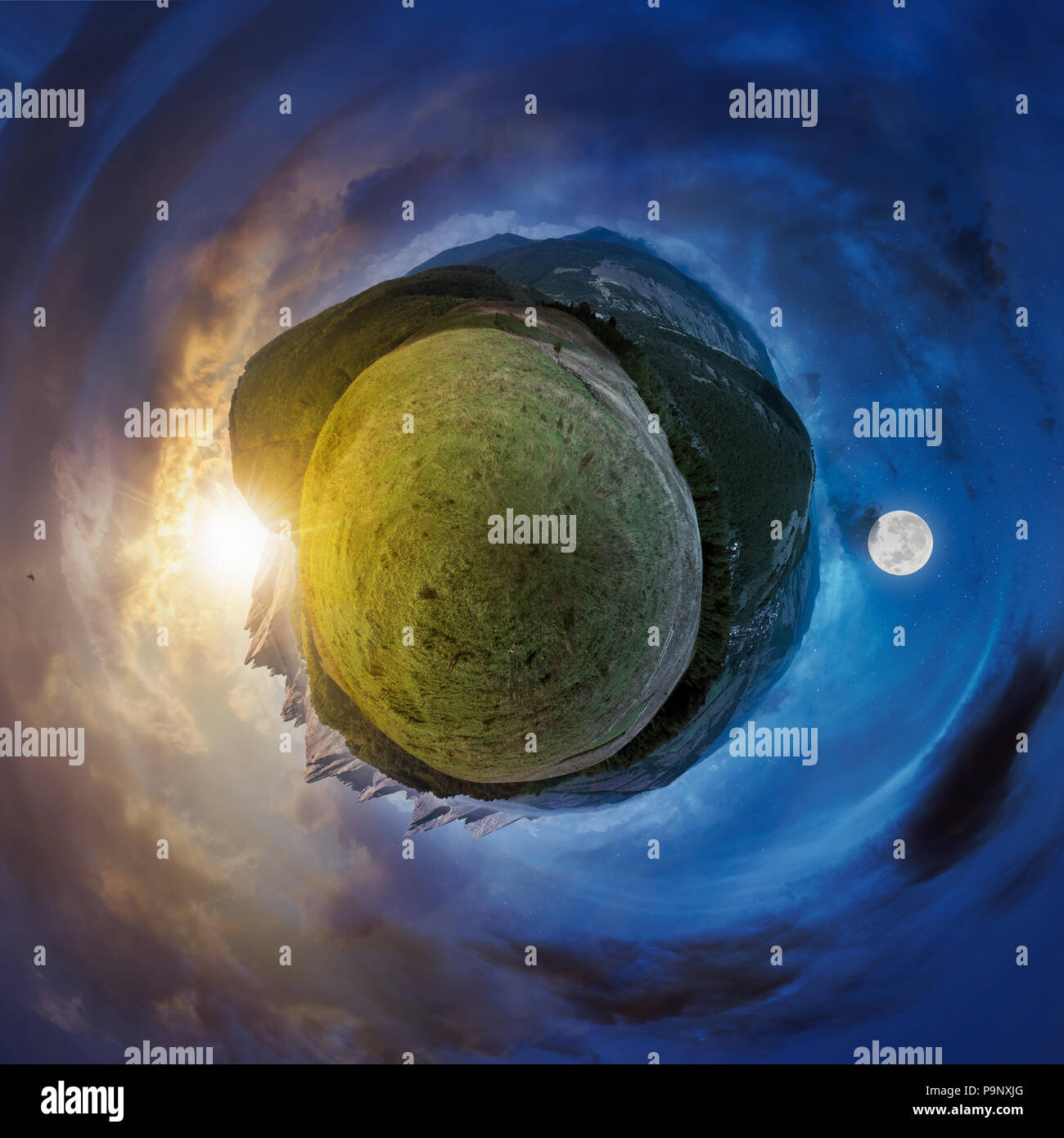 Little Mountain planet Sphärisches Panorama Zeit ändern. schöne Landschaft Konzept mit 360 Grad Blick. landwirtschaftlichen Bereich auf die Hügel und das Dorf in Stockfoto