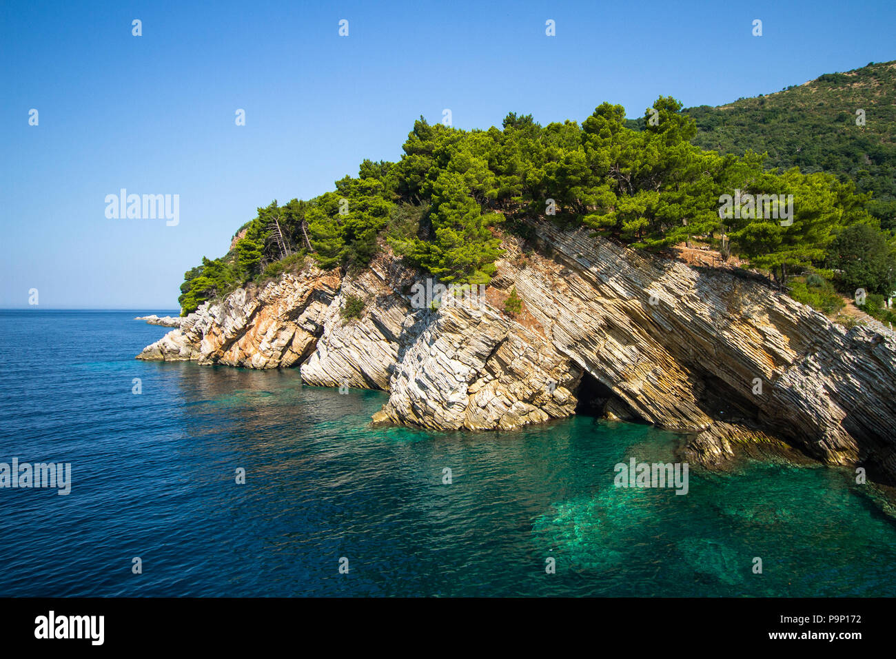 Montenegro, Petrovac, Felsen über dem Meer Stockfoto