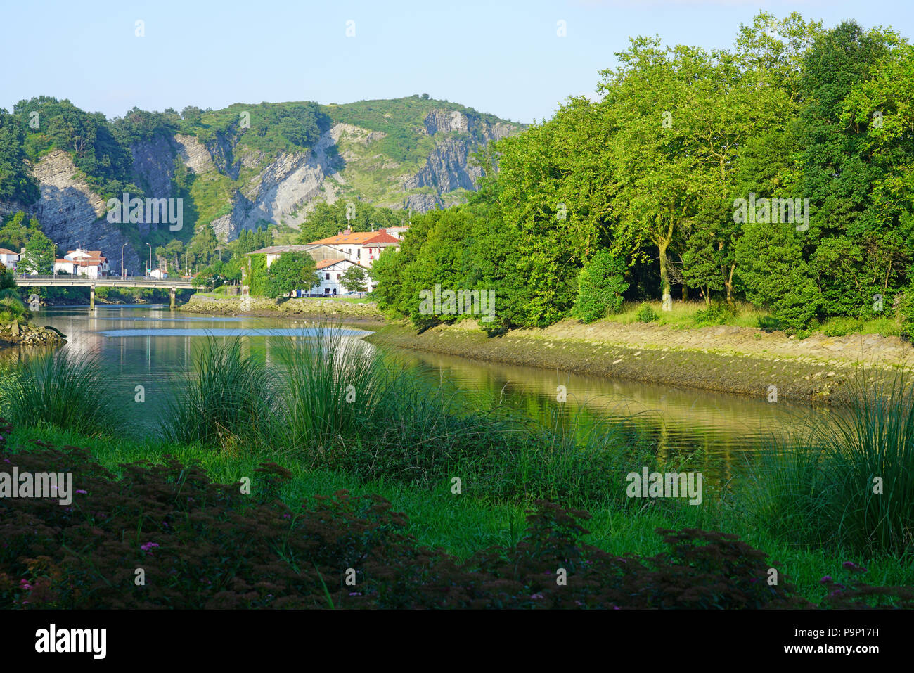 HENDAYE, Frankreich - Fasan Insel, eine unbewohnte Insel auf dem Fluss zwischen Hendaye und Bidasoa Irun (Spanien), eine einzigartige Eigentumswohnung im internationalen Recht Stockfoto
