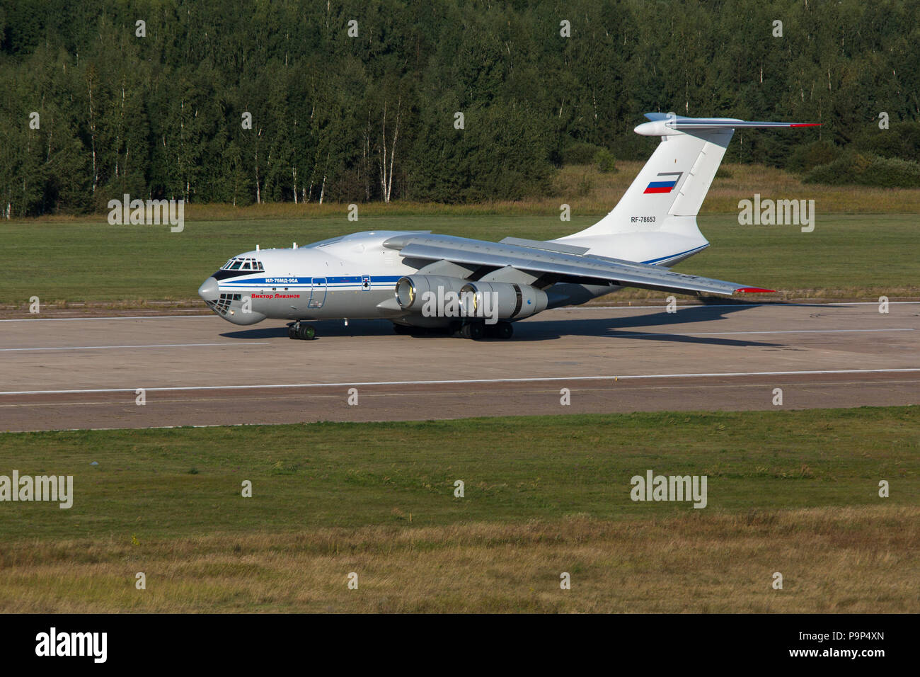 Die Iljuschin Il-76 MD-90 A (auch als Il-476 Projekt bekannt) registrierte RF -78653 an MAKS-2015 Airshow in der Nähe von Schukowski, Moskauer Gebiet, Russland kommt Stockfoto