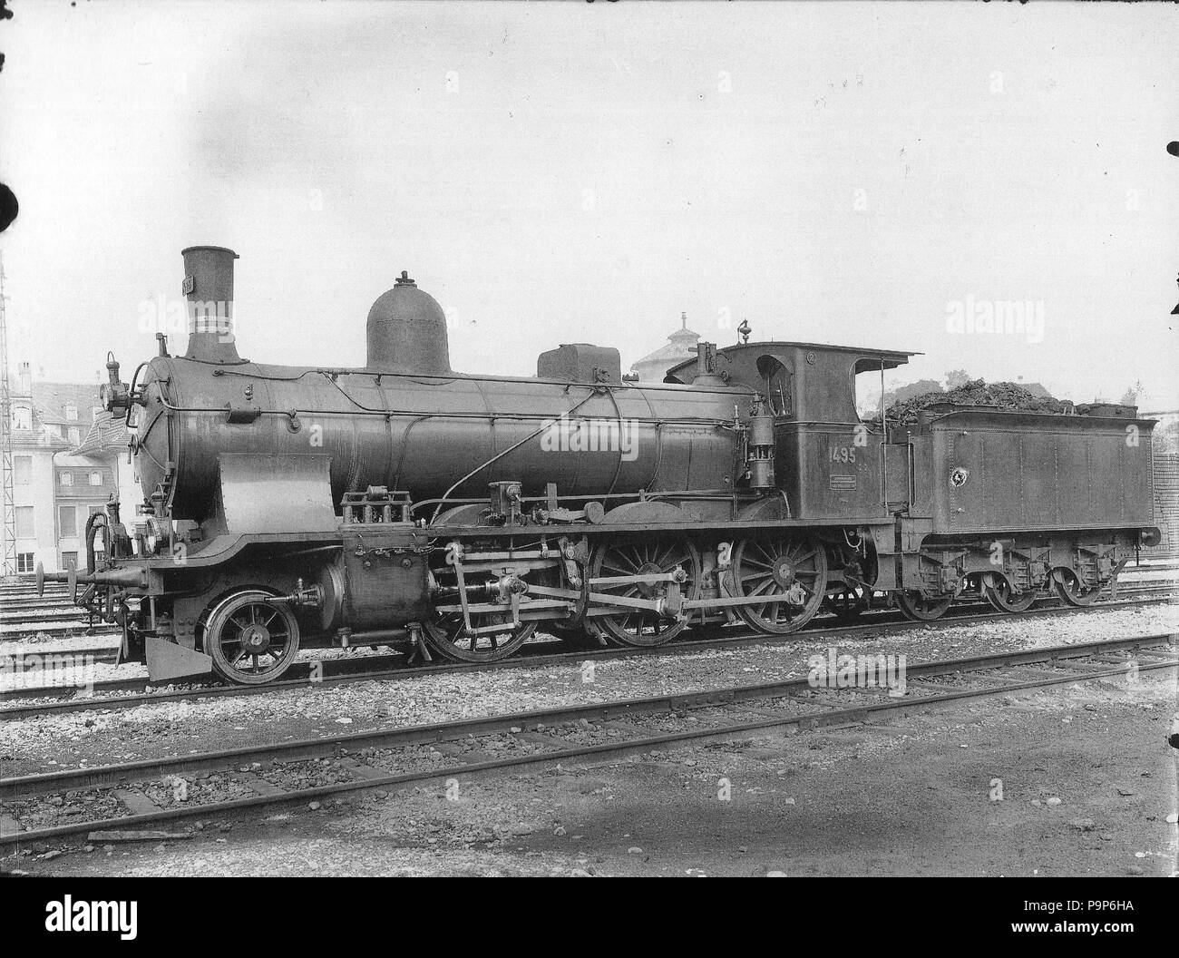 . English: Schnellzuglocomotive B 3/4 Nr. 1495 der Klage wegen? chen Bundesbahnen, bis 1902 ein 3 T Nr. 225 der Klage wegen? chen Centralbahn, gebaut 1900 Inn der Klage wegen? chen Locomotiv-und Machines-Fabrique z? Winterthur (Fabr-Nr. 1262), 1914 mit Überhitzer und neuen des Zylindersnr ausge? tattet, 1927 außer Dien?t ge?Tellt und ein? chließend abgebrochen; aufgnommen früh? Ten 1914 im Fahrzeug-Dép ôt z? Bern. Zwischen 1913 und 1928 16 1495 B34 SBBCFFFFSBernI Stockfoto
