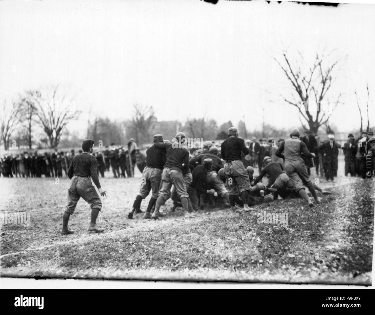 98 Aktion an der Miami Universität Fußball Spiel 1912 (3191577524) Stockfoto