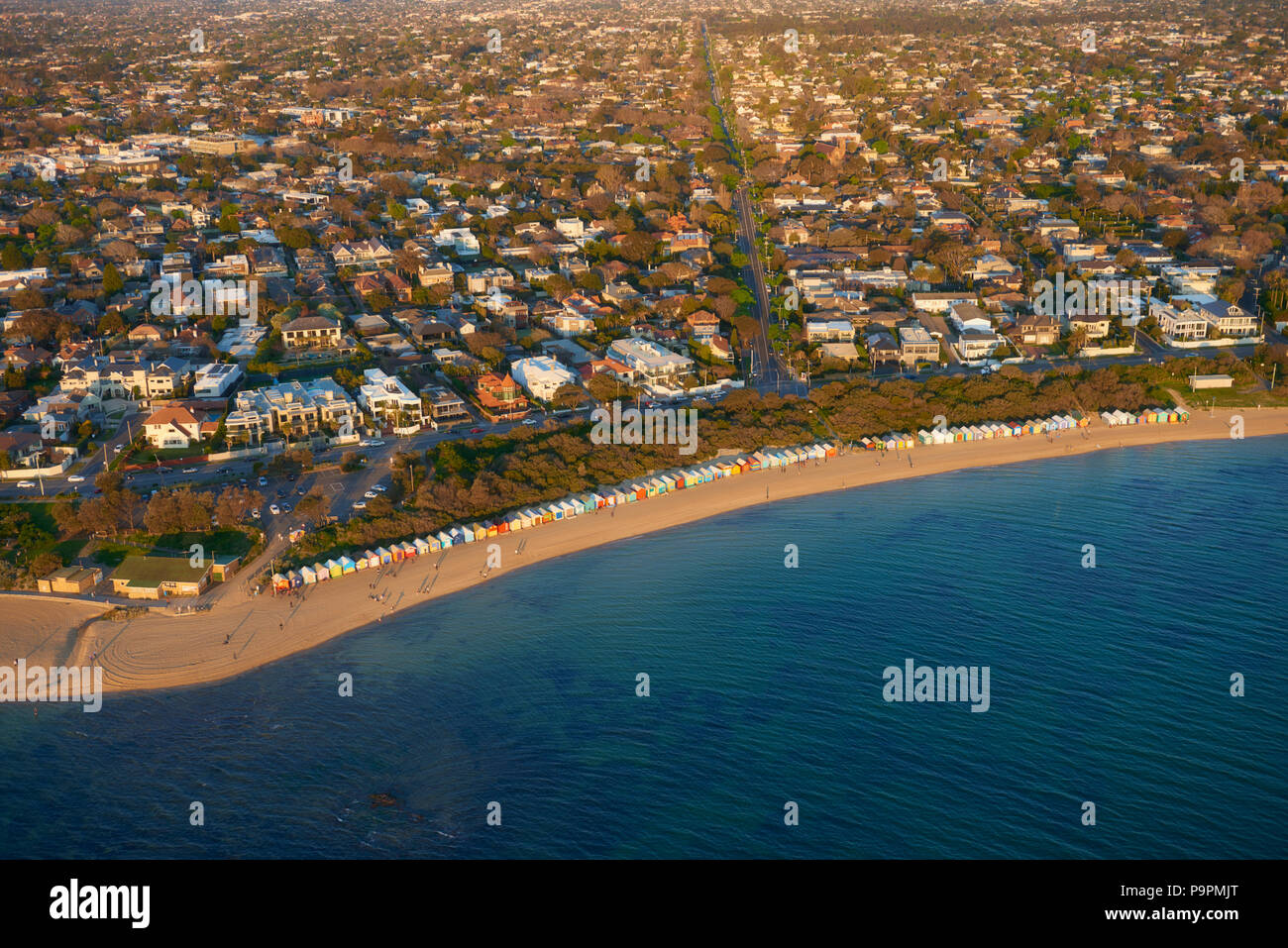 Ariel Blick auf den berühmten Strand von Brighton Boxen in Melbourne, Victoria, Australien Stockfoto