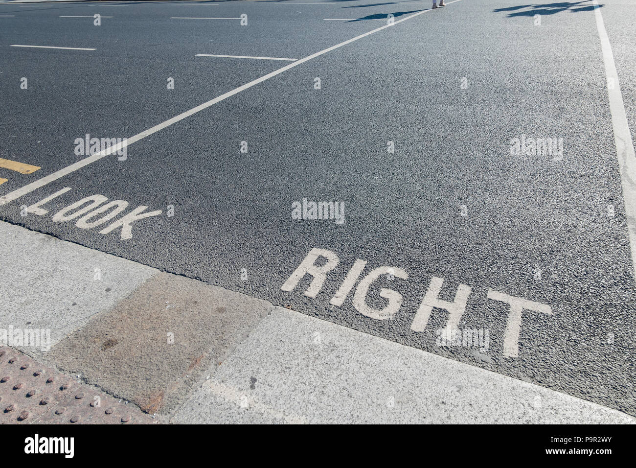Rechts Schild an der Straße Blick in Dublin, Irland Stockfoto