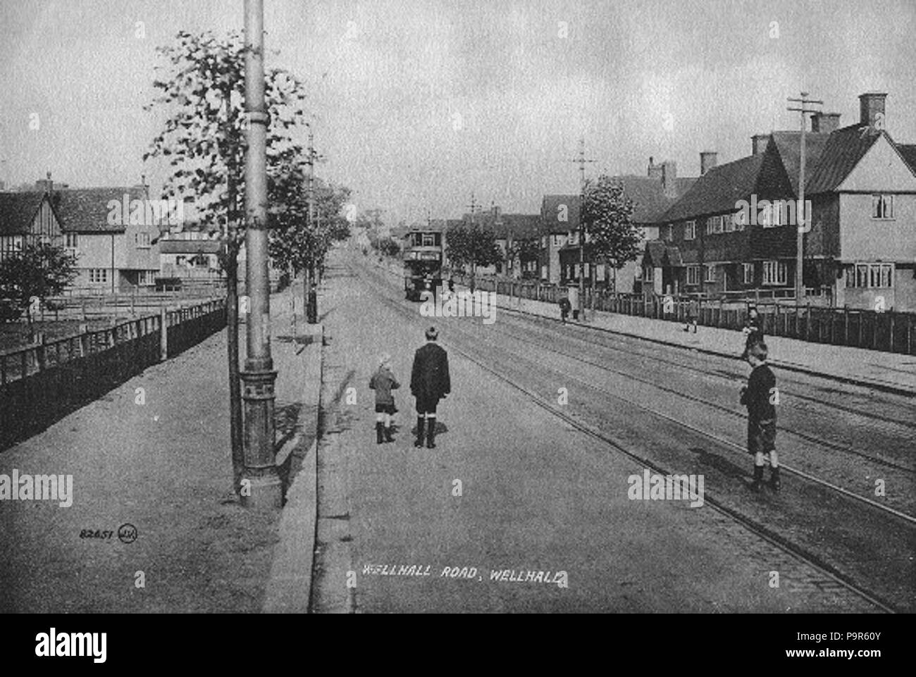 208 schwarz-weiß Foto einer Straßenbahn fahren auf Gut Straße Stockfoto