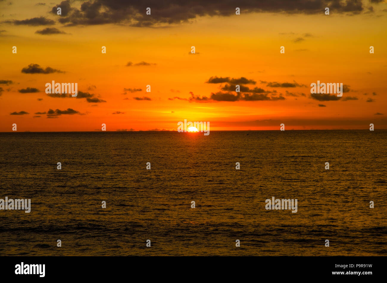 Golden Sunset am Dreamland Beach, Klapa New Kuta Beach, Pecatu, South Kuta, Badung Bali Stockfoto