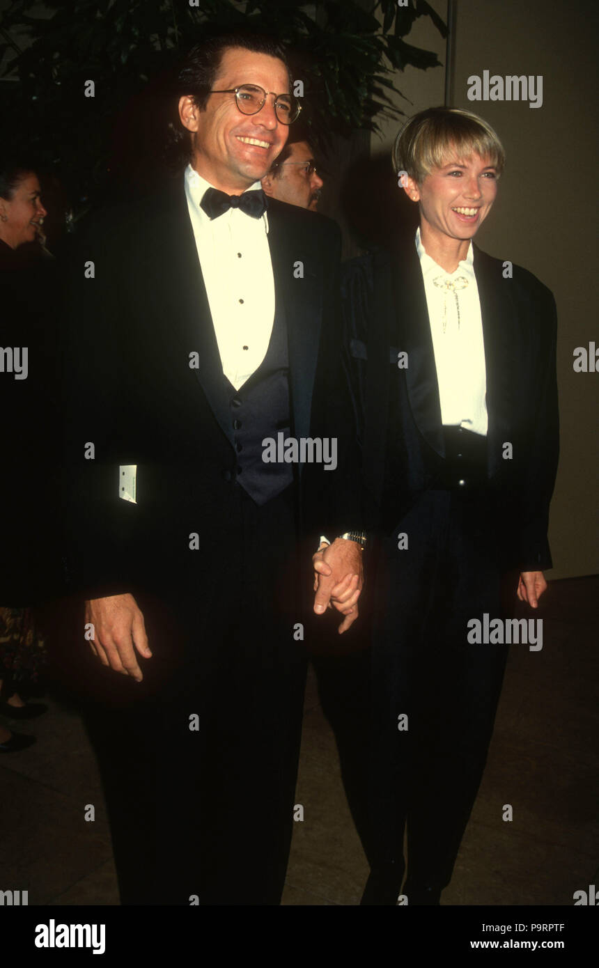 BEVERLY HILLS, Ca - 22. März: (L-R) Schauspieler Dirk Benedict und Frau  Schauspielerin Toni Hudson die 44. jährliche Writers Guild of America  Awards am 22. März 1992 teilnehmen im Beverly Hilton Hotel