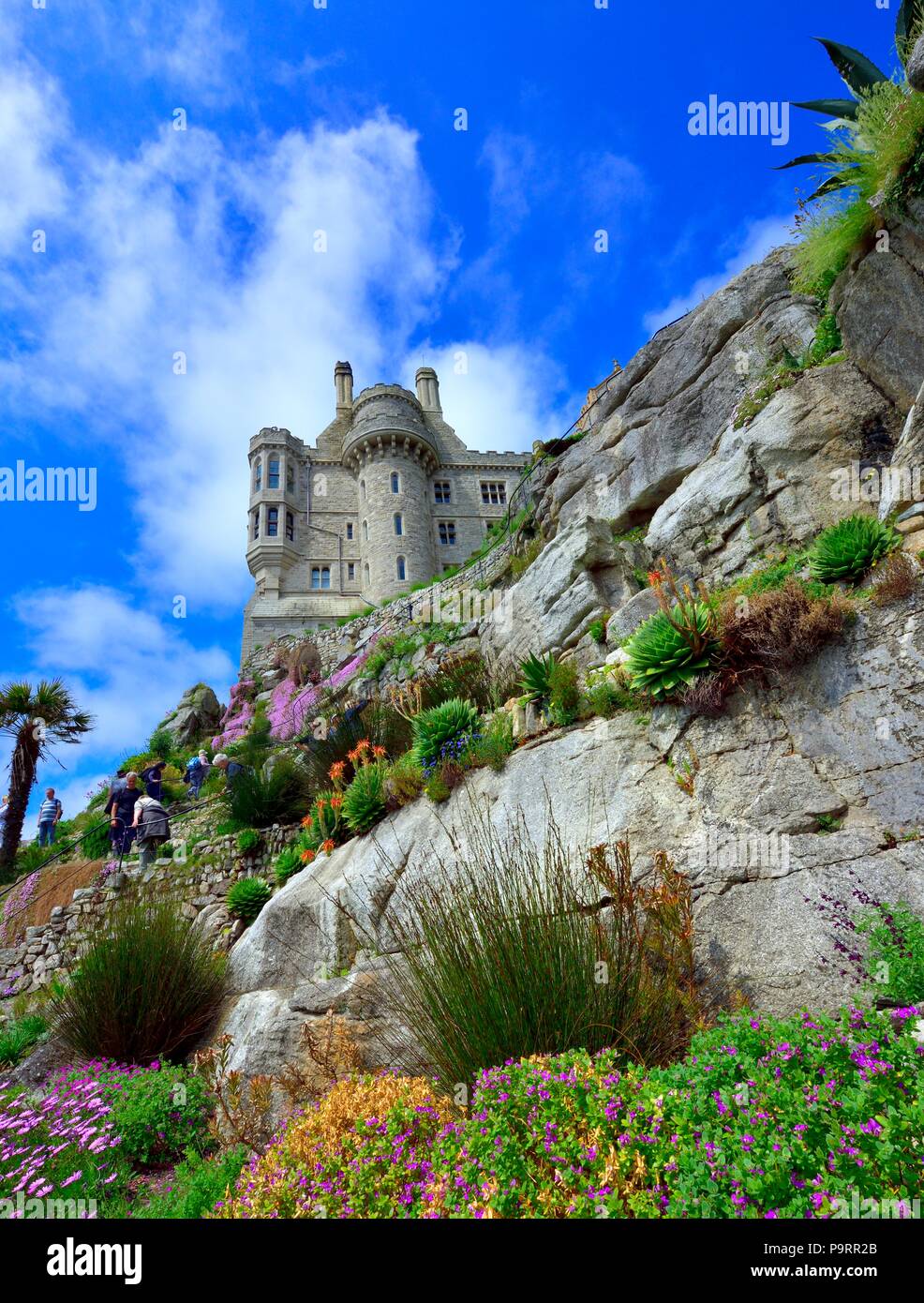 St. Michael Schloss und Gärten, Karrek Loos yn Koos, Marazion, Cornwall, England, Großbritannien Stockfoto