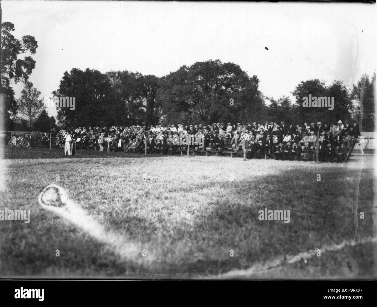 303 Cheerleader und Zuschauer an Miami-Georgetown Fußballspiel 1913 (3190737351) Stockfoto
