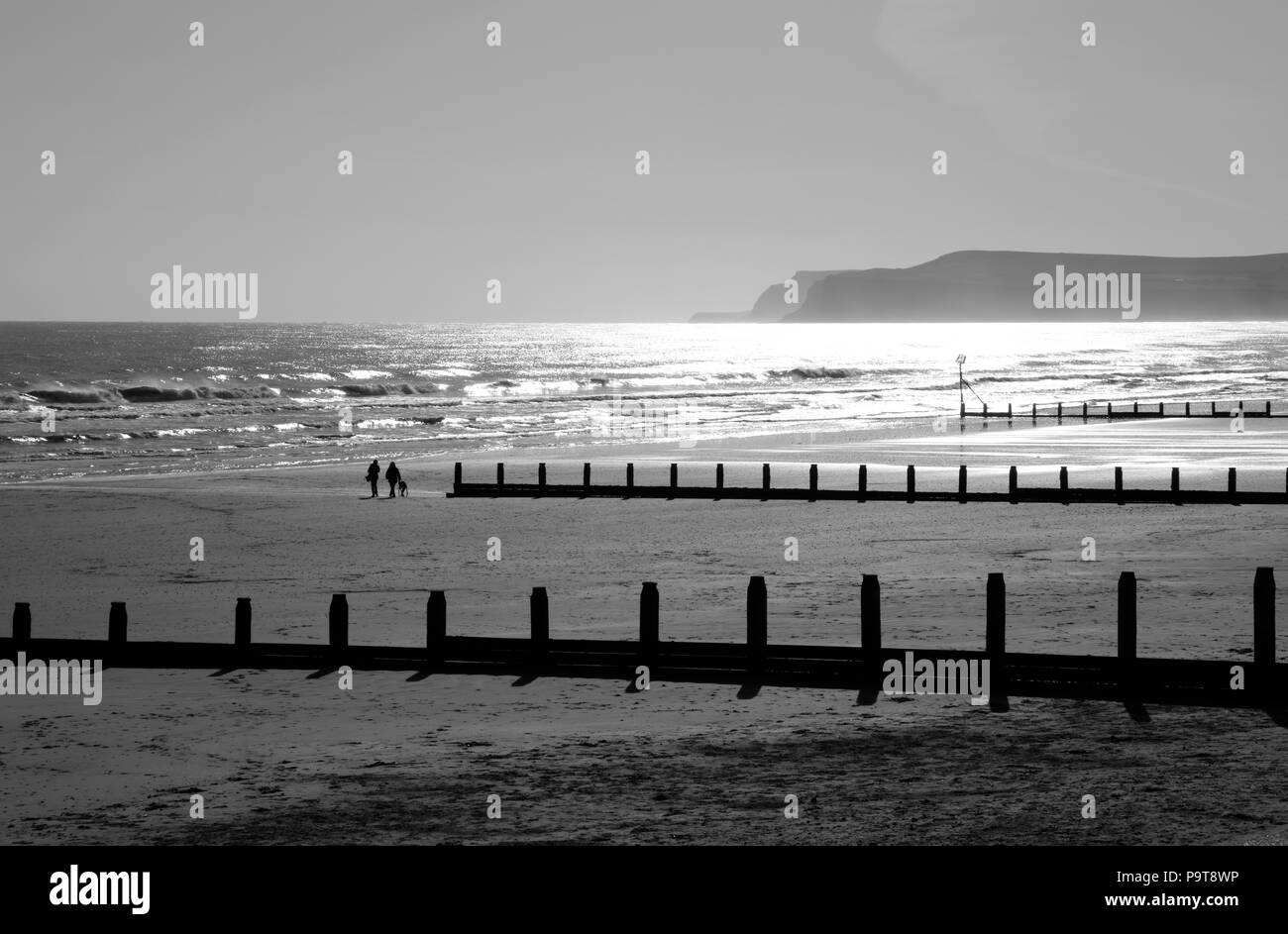 Klippen am Saltburn durch das Meer von marske Sands, Yorkshire, England, UK gesehen Stockfoto