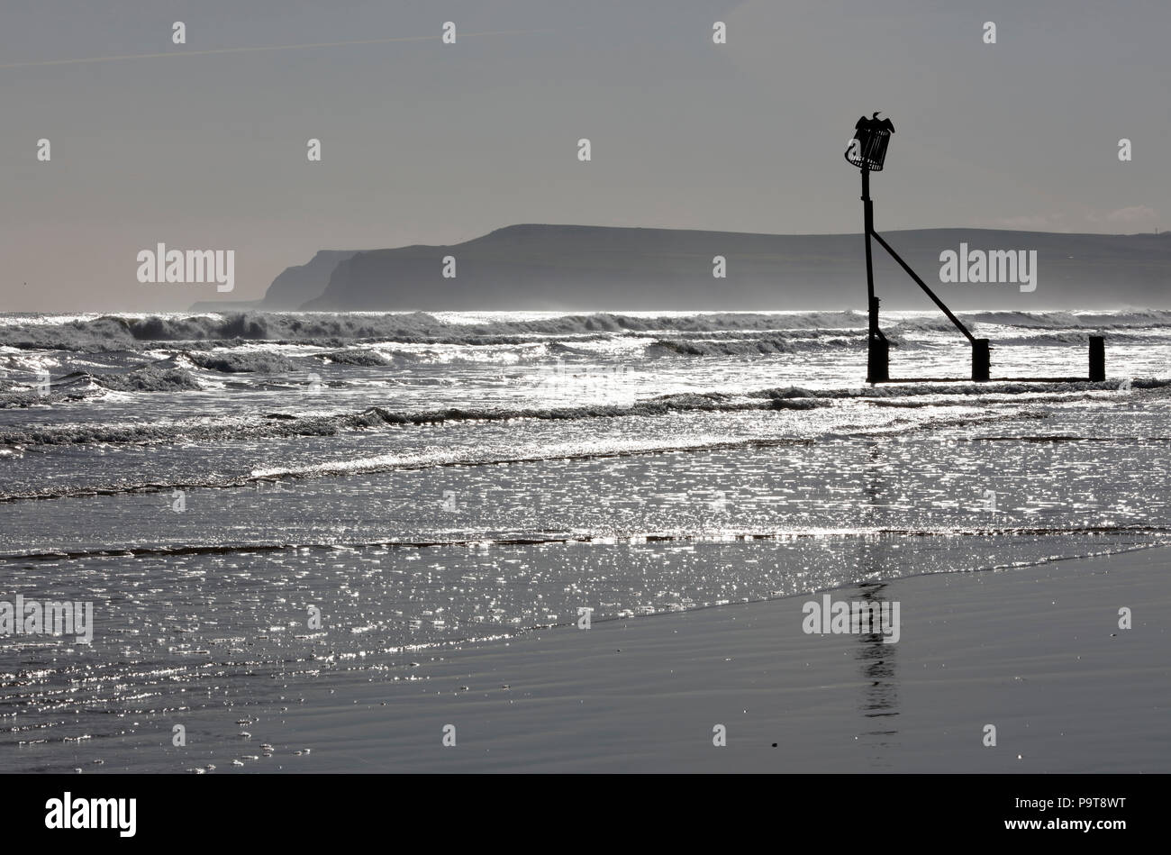 Klippen am Saltburn durch das Meer von marske Sands, Yorkshire, England, UK gesehen Stockfoto