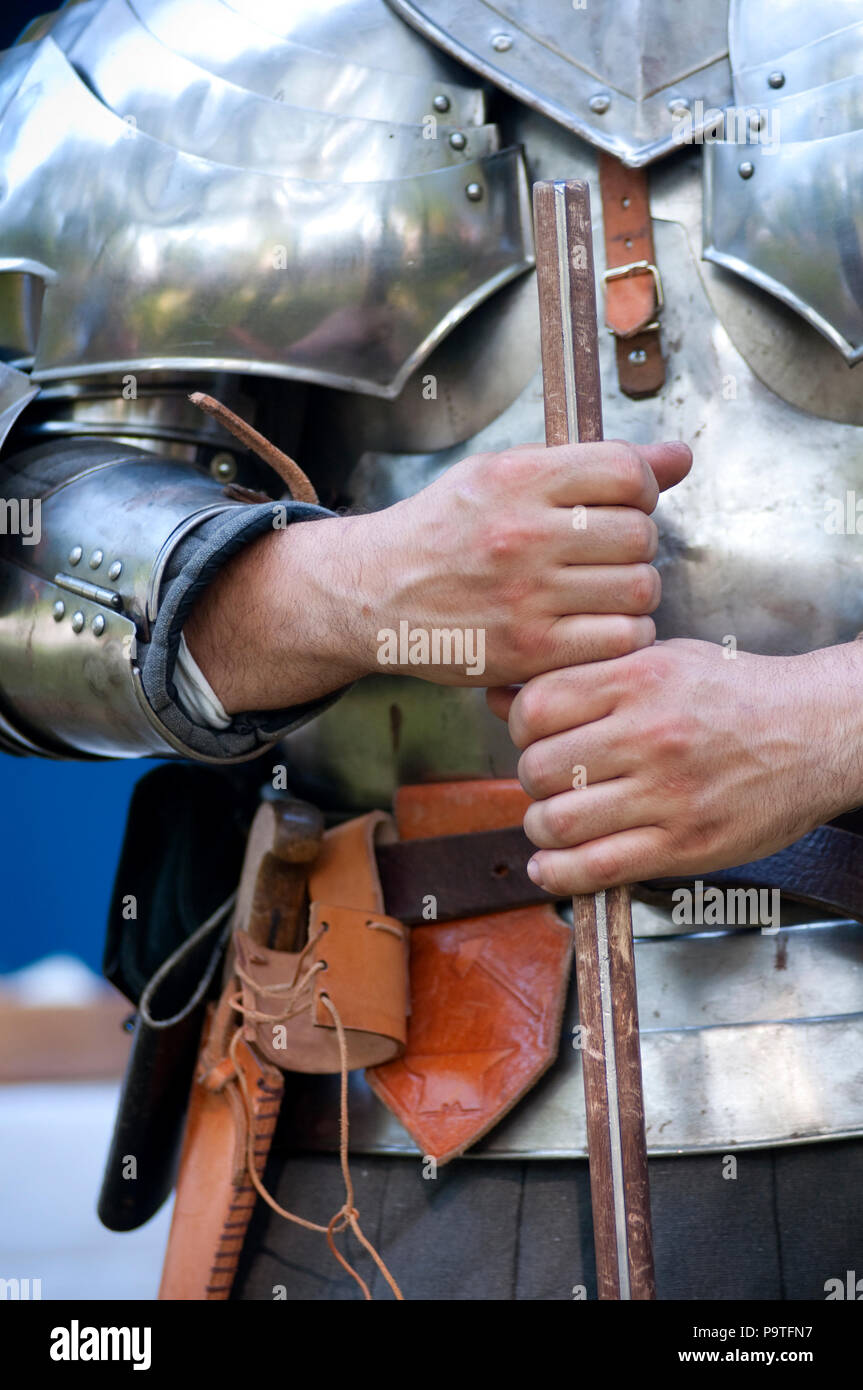 Mittelalterliche Ritter in Rüstung Stockfoto