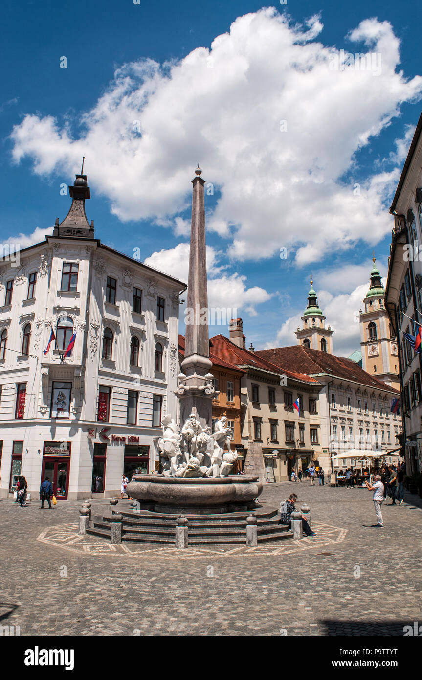 Slowenien: Die robba Brunnen, Brunnen der drei Krainer Flüsse im Jahre 1751 durch den Italiener Francesco Robba, vor Ljubljana Rathaus Stockfoto