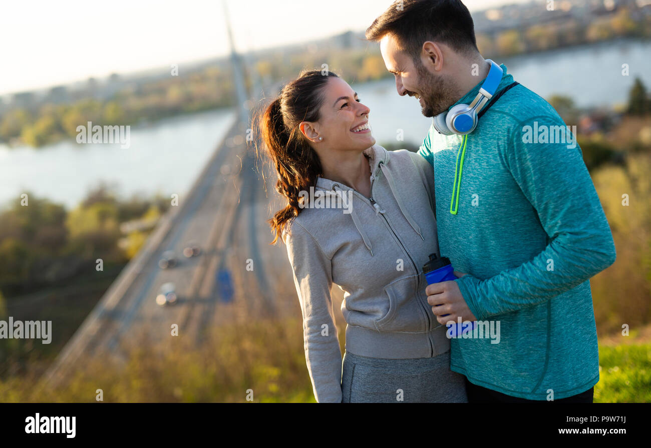 Freunde fitness training zusammen im Freien leben Aktiv gesund Stockfoto