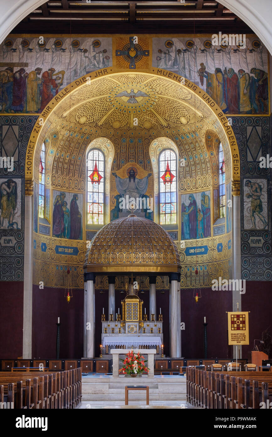 Interieur, Tabernakel Altar und Apsis, Herz-Jesu-Kirche, Jugendstil, Stadtteil Pfersee, Augsburg, Schwaben, Bayern, Deutschland Stockfoto