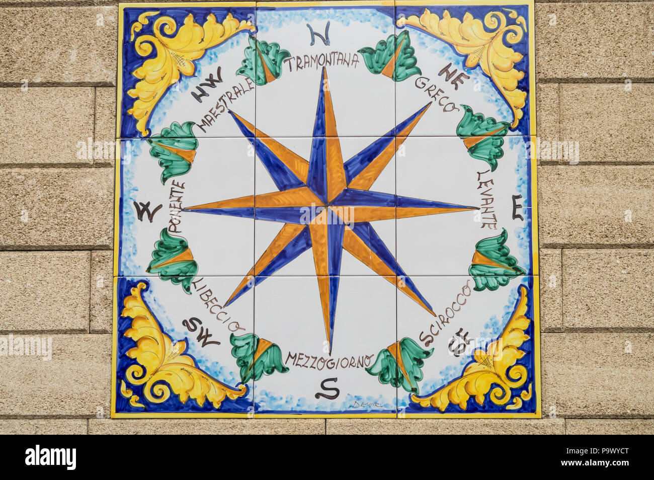 Keramik Compass Rose, die Himmelsrichtungen und die Richtung, die die acht Winde in der Stadt Santo di Stefano im Norden Siziliens. Stockfoto