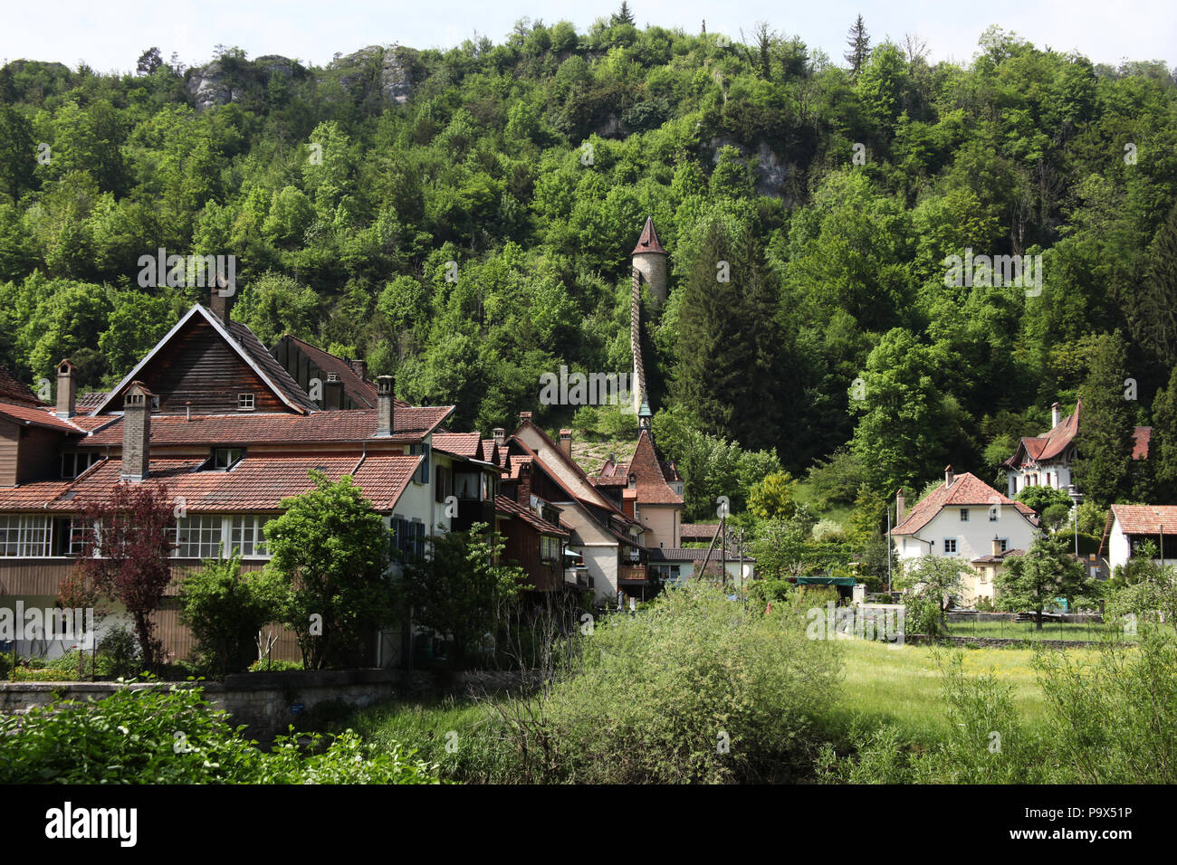 Die kleine Stadt St. Ursanne, im Jura, Franches Montagnes, Schweiz. Stockfoto