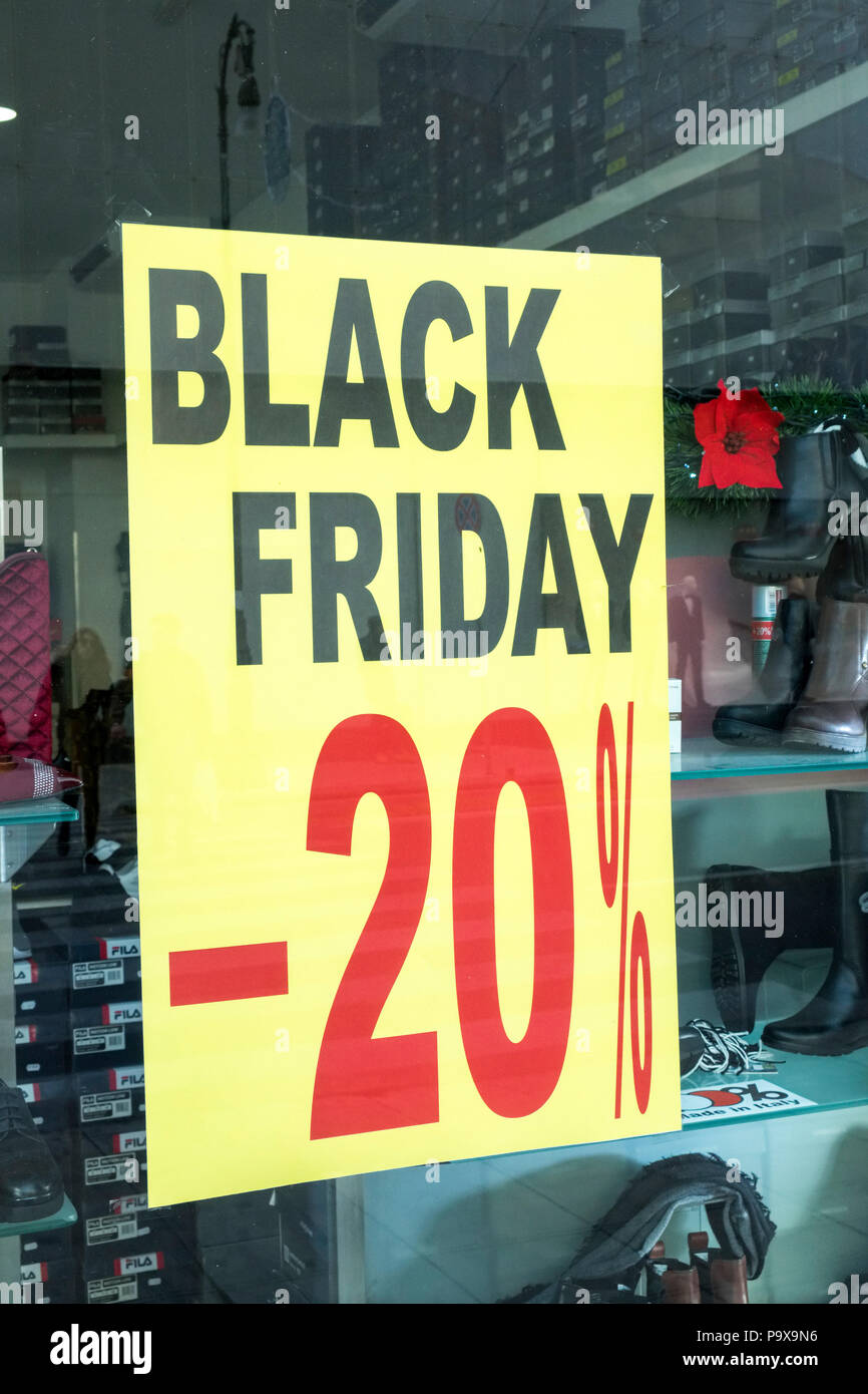 Schwarzer Freitag Verkauf Verkäufe Preissenkung rabatt Plakat im Schaufenster, England Großbritannien Stockfoto