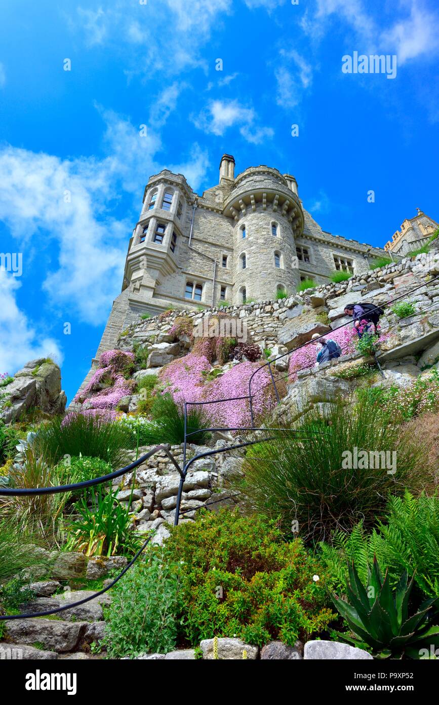 St. Michael Schloss und Gärten, Karrek Loos yn Koos, Marazion, Cornwall, England, Großbritannien Stockfoto