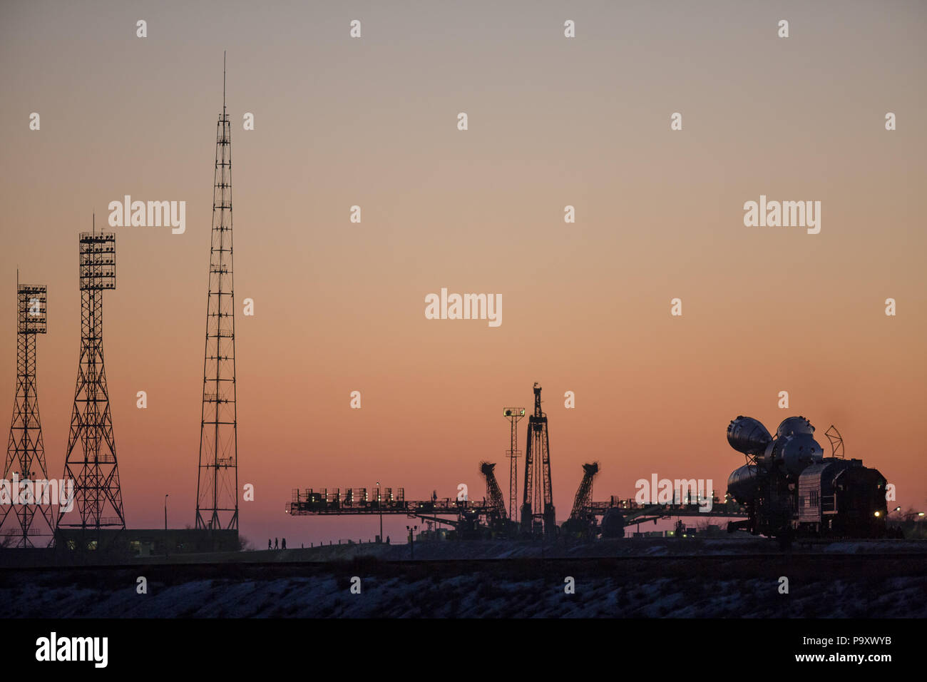 Sonntag, Dezember 13. Die Sojus TMA-19 M Raumschiff transportiert "Gagarinsky "launchpad von Baikonur Space Launch Complex, Kasachstan. Sojus TMA-19 M wi Stockfoto