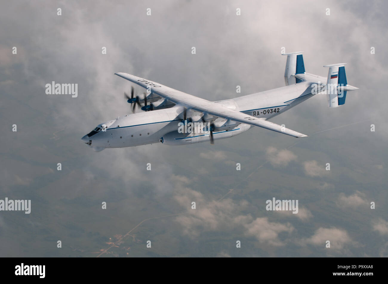 Die Antonov An-22 'Anthei' schwere Transportflugzeuge der russischen Luftwaffe im Flug. Stockfoto