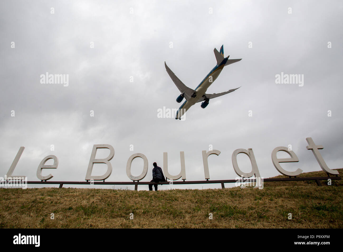 Die Boeing 787-9 zivilen jet Flugzeug der Vietnam Airlines führt seine Flight Display auf der 51. internationalen Luftfahrtausstellung in Paris Le Bourget nahe Paris, Stockfoto