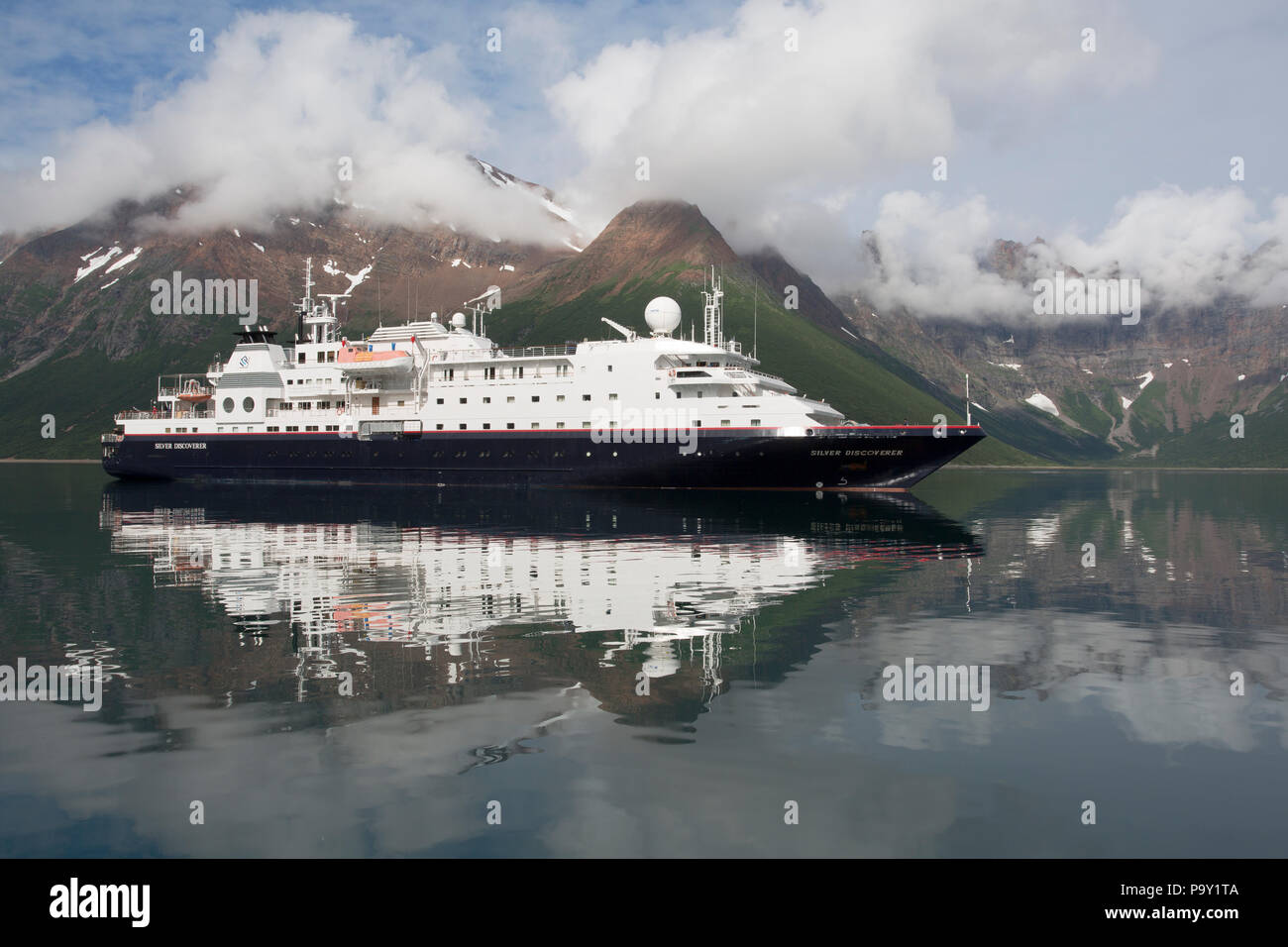 Silber Entdecker Expeditionsschiff in Schloss Bay, Alaska Stockfoto