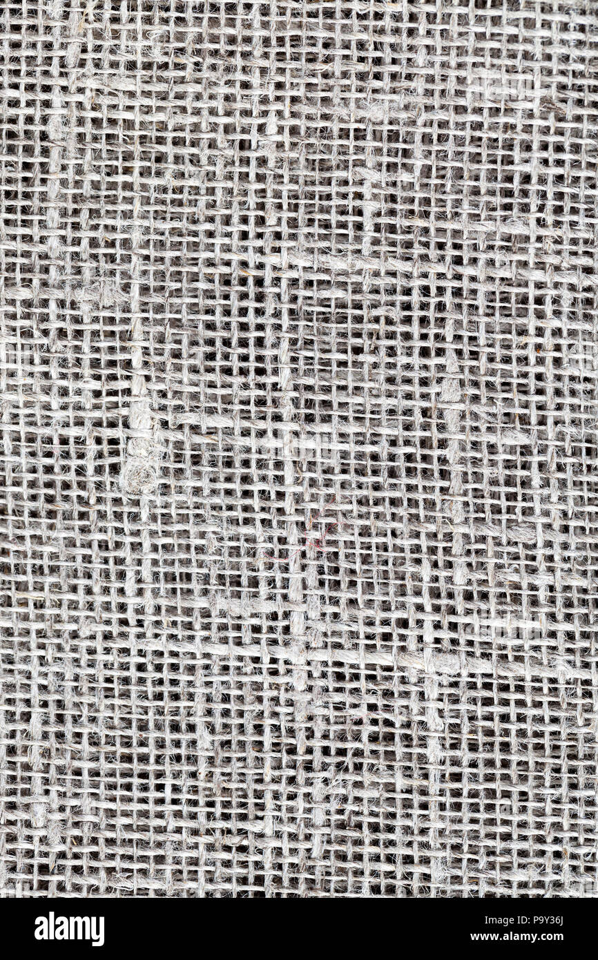 Grob grau Leinen Material, in mehreren Schichten gefaltet und in die großen Löcher, Nahaufnahme Stockfoto