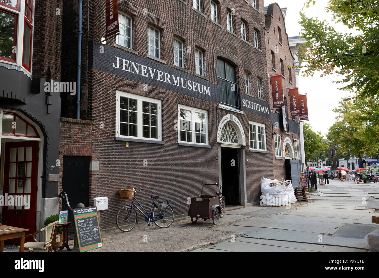 Genever Kalt Oder Warm Trinken Genever museum -Fotos und -Bildmaterial in hoher Auflösung – Alamy