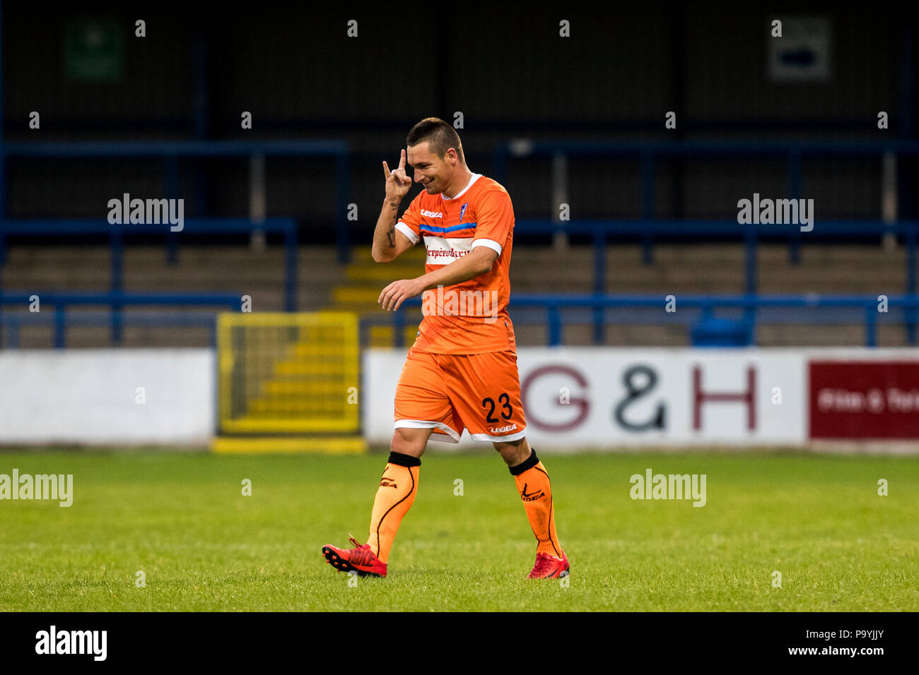 Die FK Spartak Subotica Meile Savkovic feiert nach zählen während der UEFA Europa League Qualifikationsspiel in Coleraine Showgrounds. Stockfoto