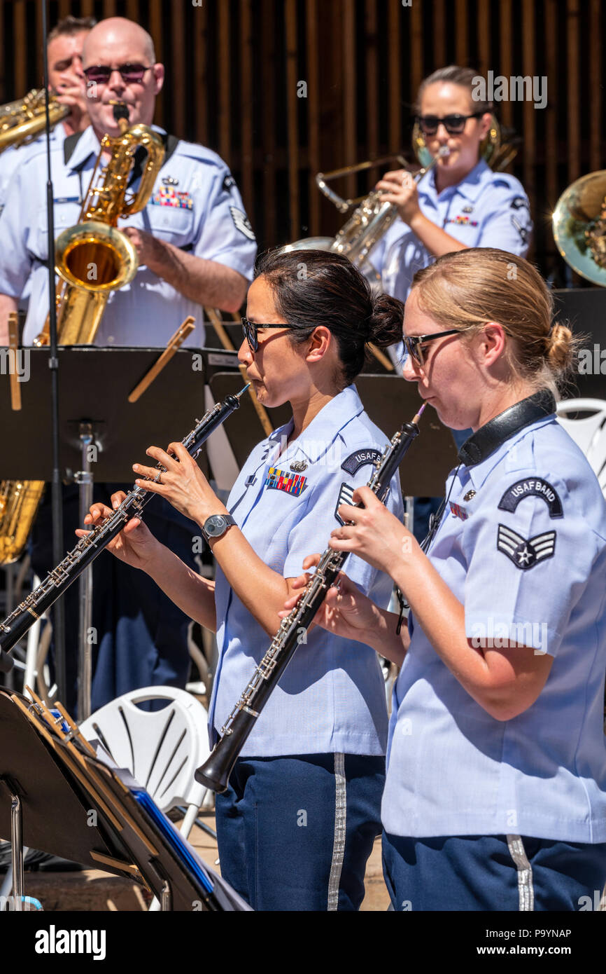 Klarinettisten; United States Air Force Brass Band spielt ein Viertel der Juli Konzert in der Riverside Park Band stehen, Salida, Colorado, USA Stockfoto