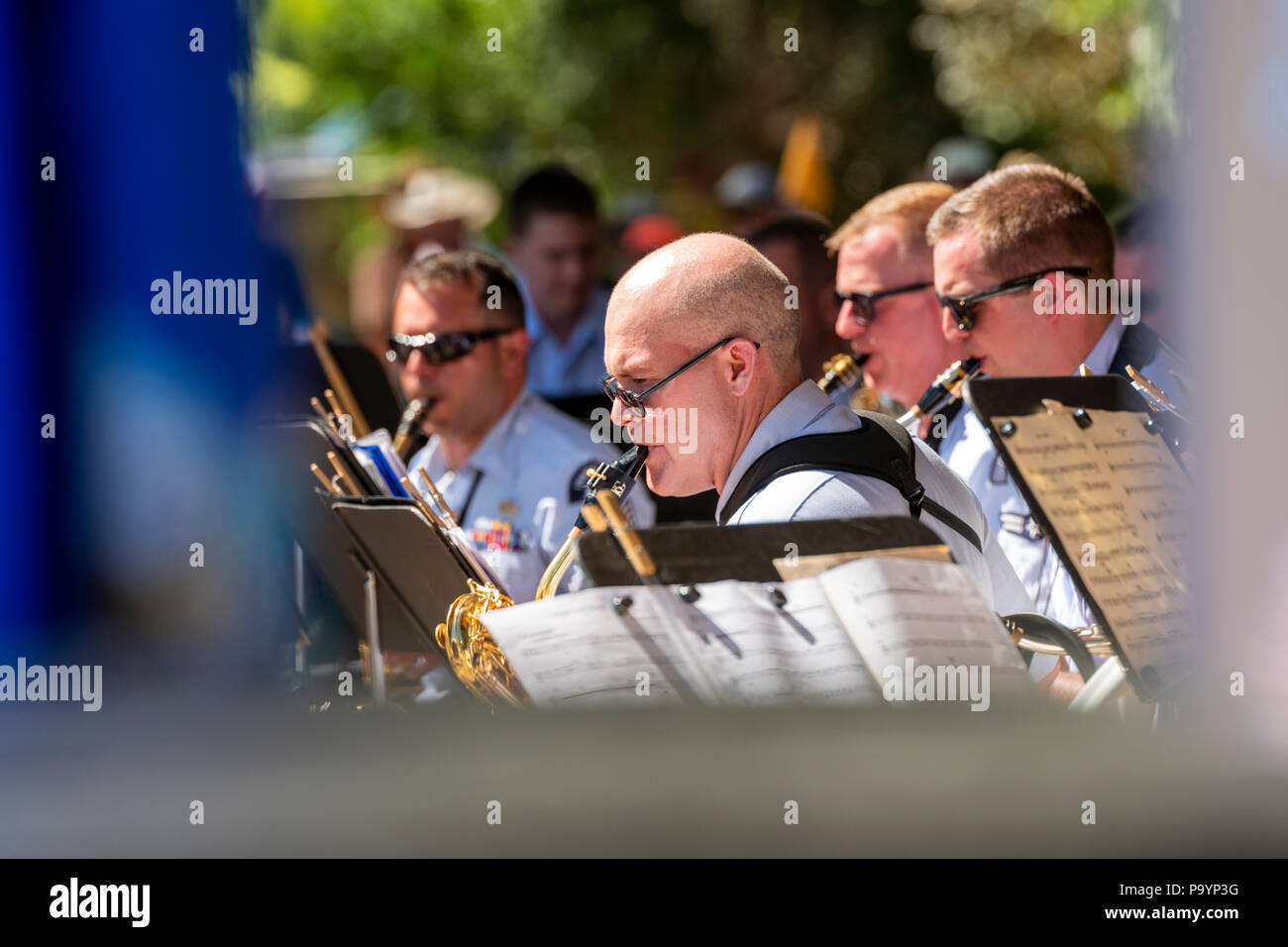 Saxophon Spieler; United States Air Force Brass Band spielt ein Viertel der Juli Konzert in der Riverside Park Band stehen, Salida, Colorado, USA Stockfoto