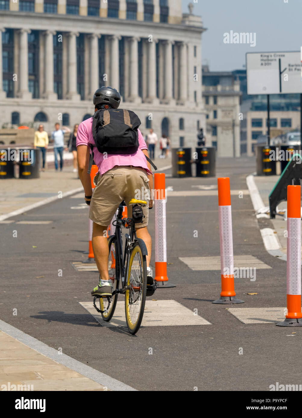 Radfahrer mit den neuen TFL Cycle Superhighways in London Stockfoto