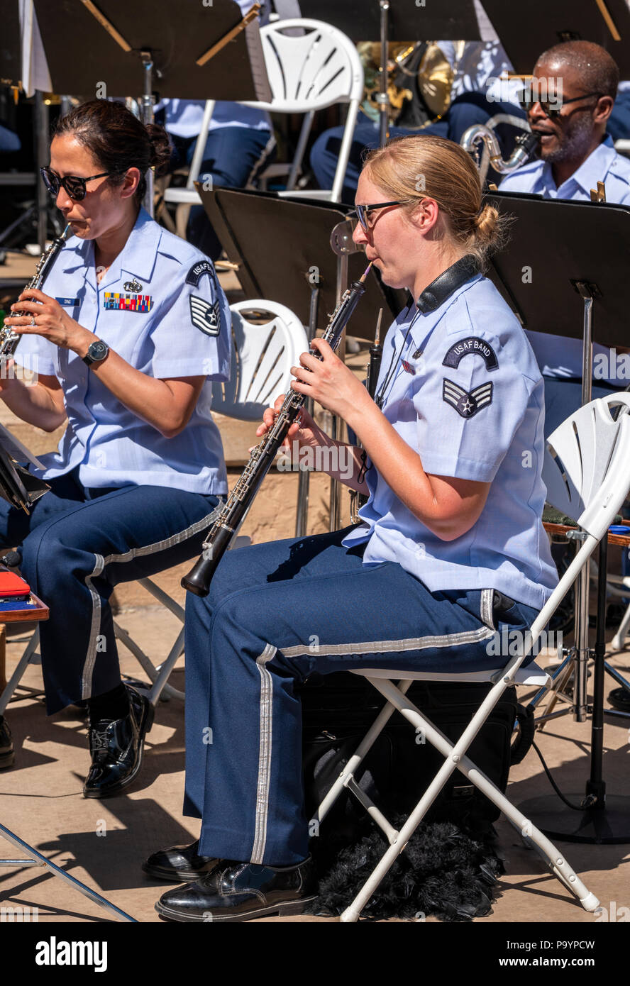 Klarinettisten; United States Air Force Brass Band spielt ein Viertel der Juli Konzert in der Riverside Park Band stehen, Salida, Colorado, USA Stockfoto