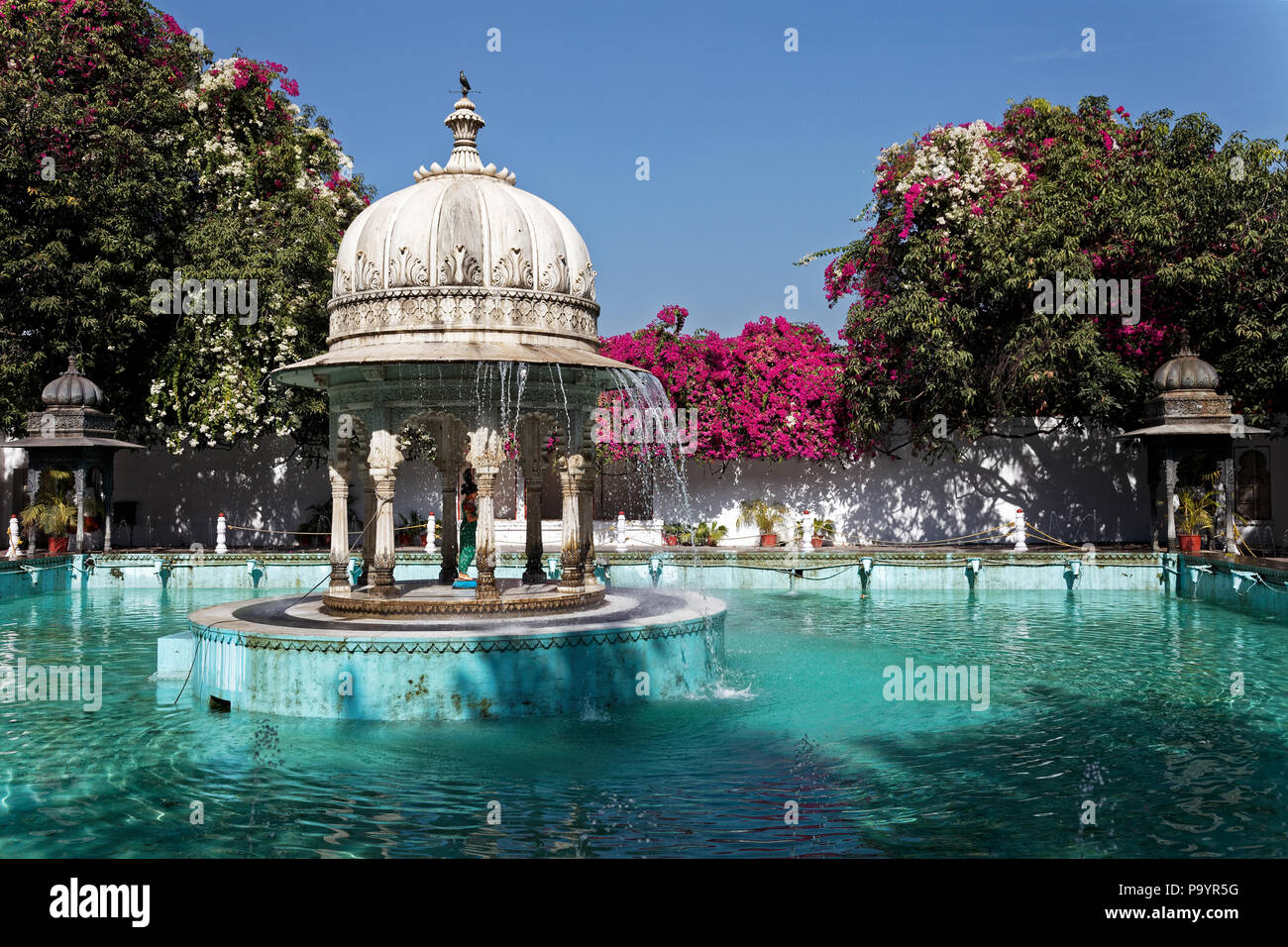 Saheliyon-ki-Bari (Innenhof oder Garten der Dirnen) ist ein großer Garten und ein beliebtes touristisches Platz in Udaipur im indischen Bundesstaat Rajasthan. Stockfoto