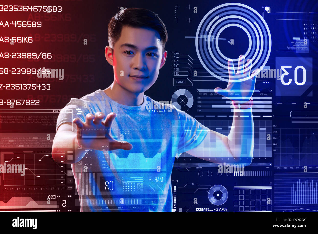 Smart Programmer Berühren des Bildschirms und Test eines neuen System Control Programm Stockfoto