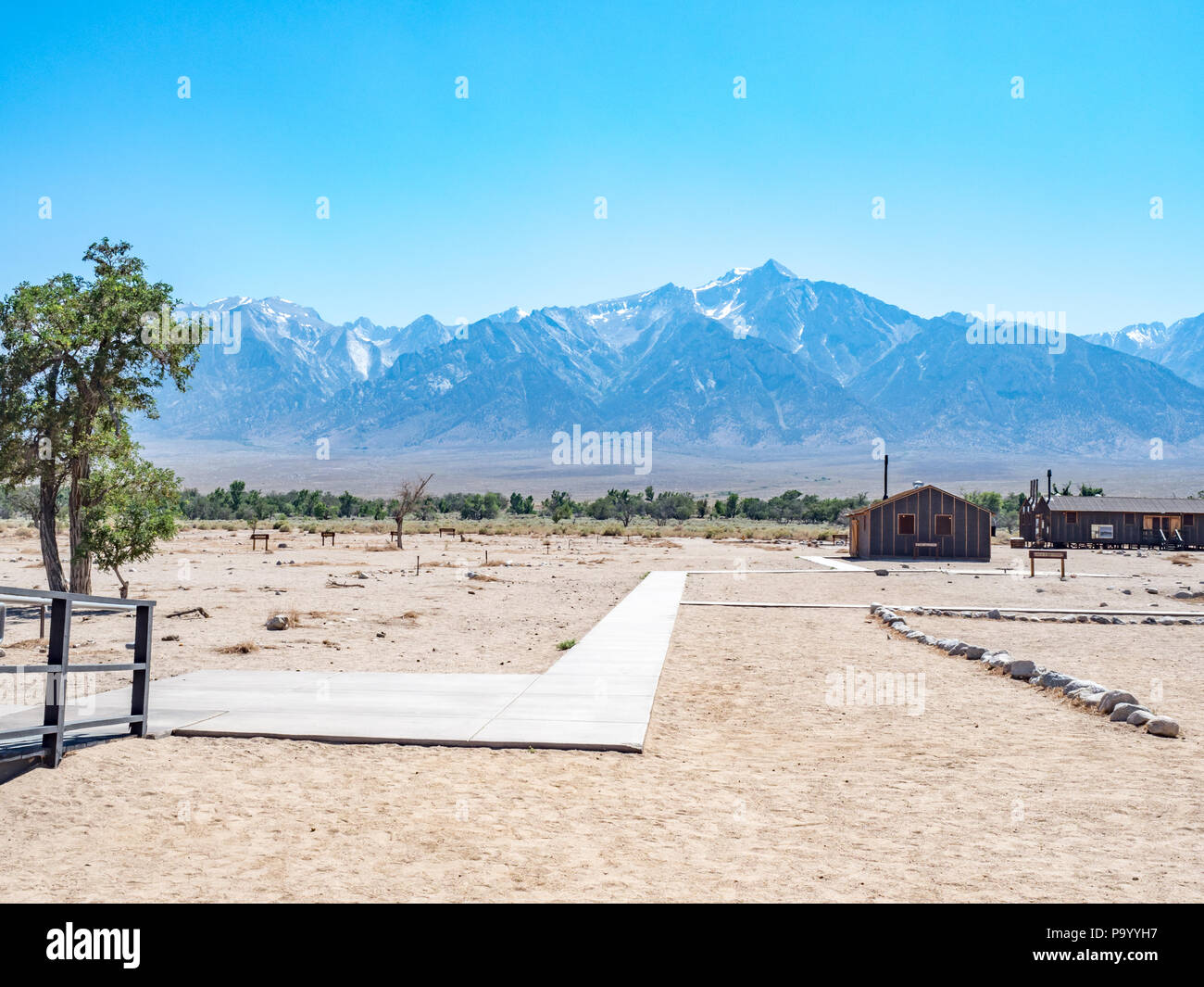 Block 14 der Internierungslager Manzanar, der Zweite Weltkrieg japanischen Internierungslager, östlichen Sierra Berge in der Ferne, manzanar National Historic Site, Stockfoto