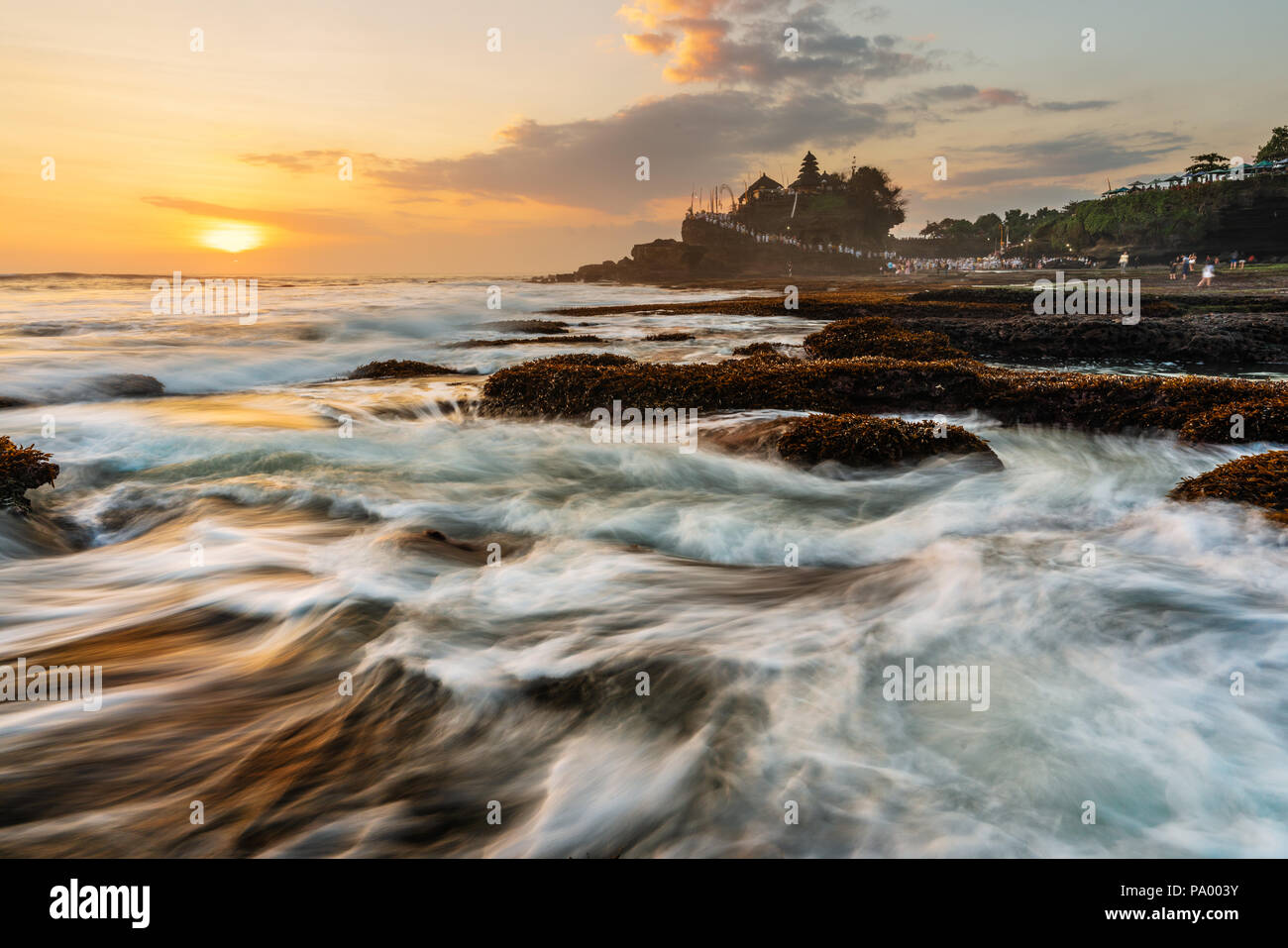 Marine, Tanah Lot Tempel auf Bali, Indonesien. Wahrzeichen Touristenattraktion und Reiseziel Stockfoto